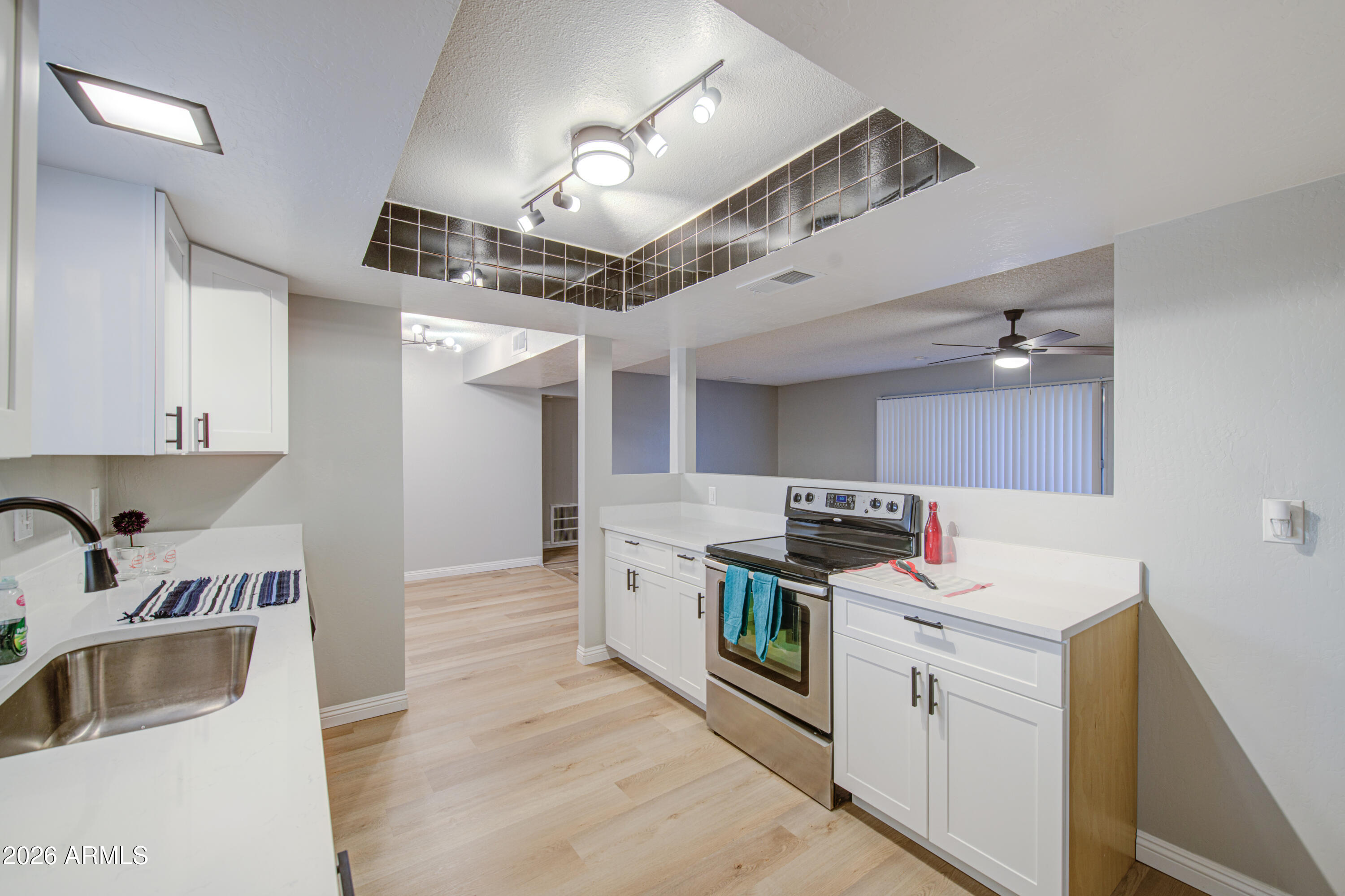 4733 W HAYWARD Avenue