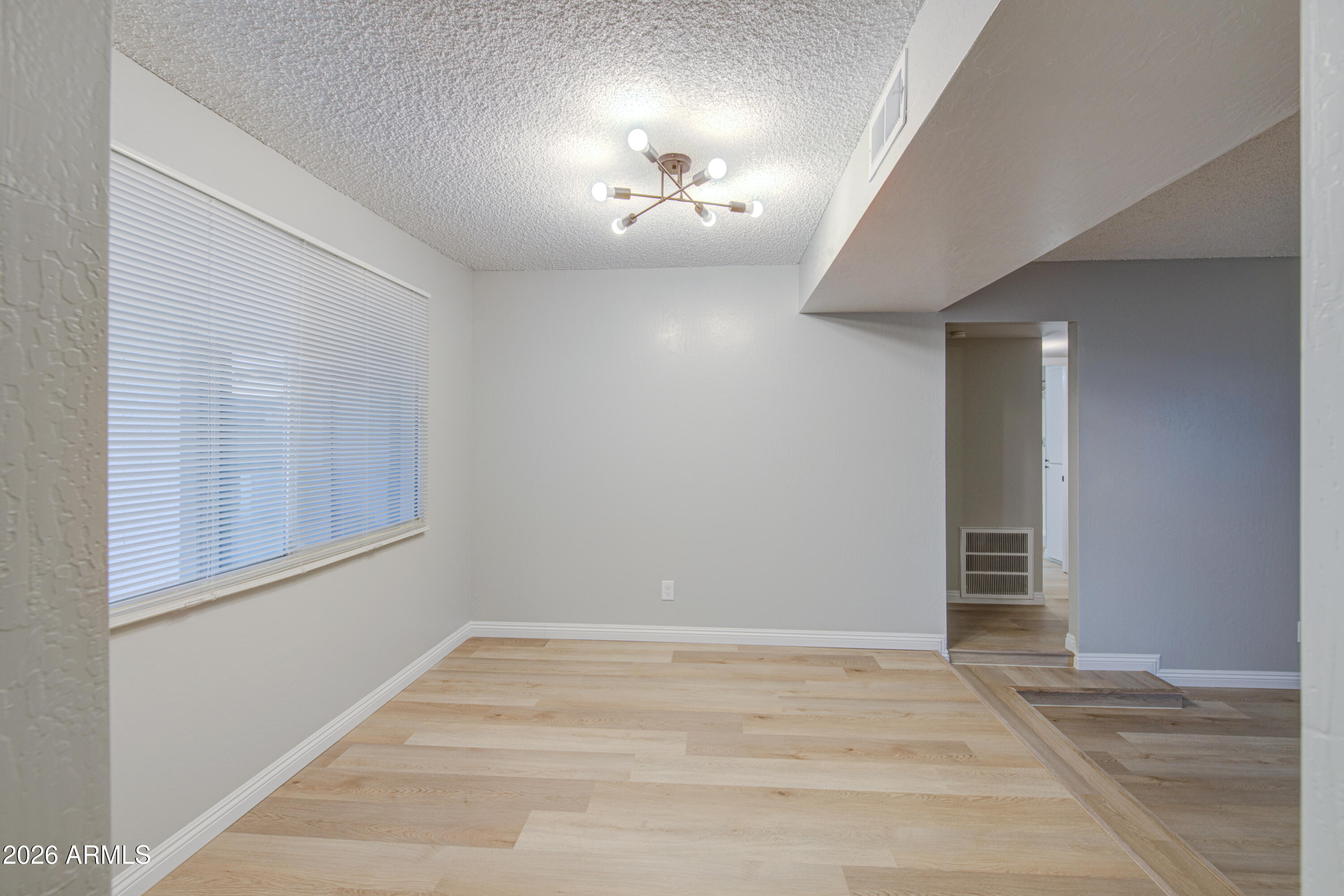 4733 W HAYWARD Avenue