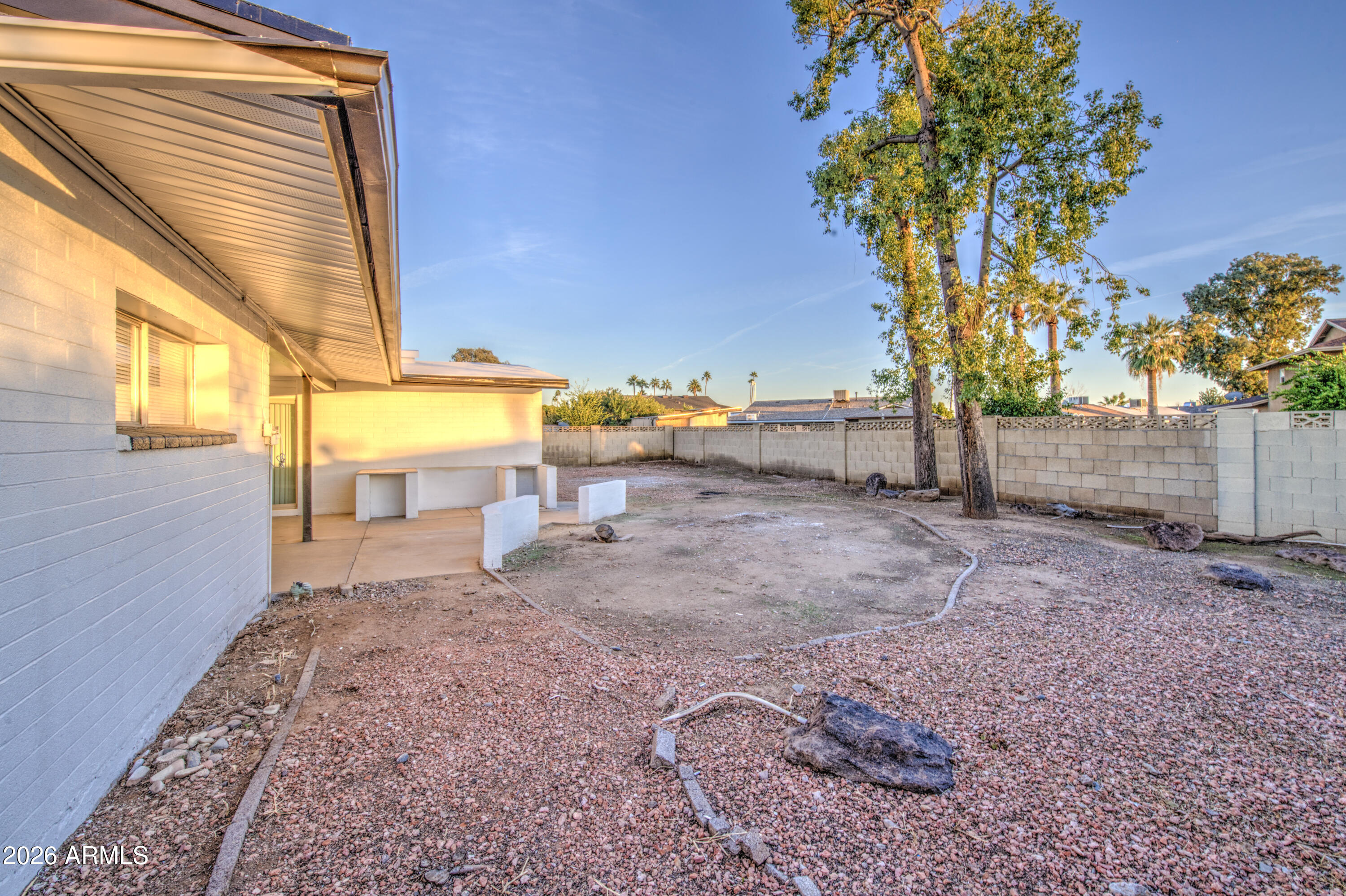 4733 W HAYWARD Avenue