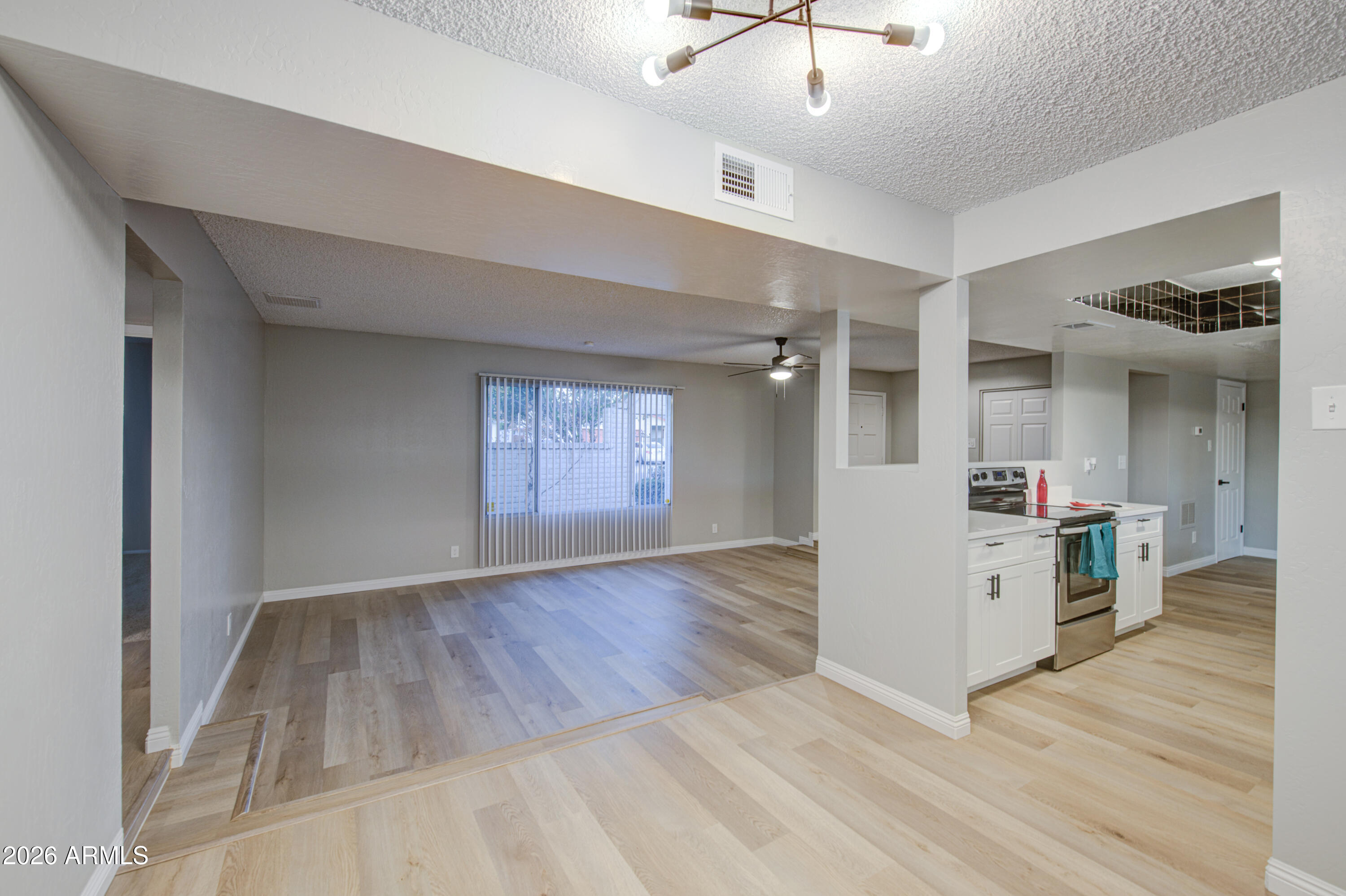 4733 W HAYWARD Avenue