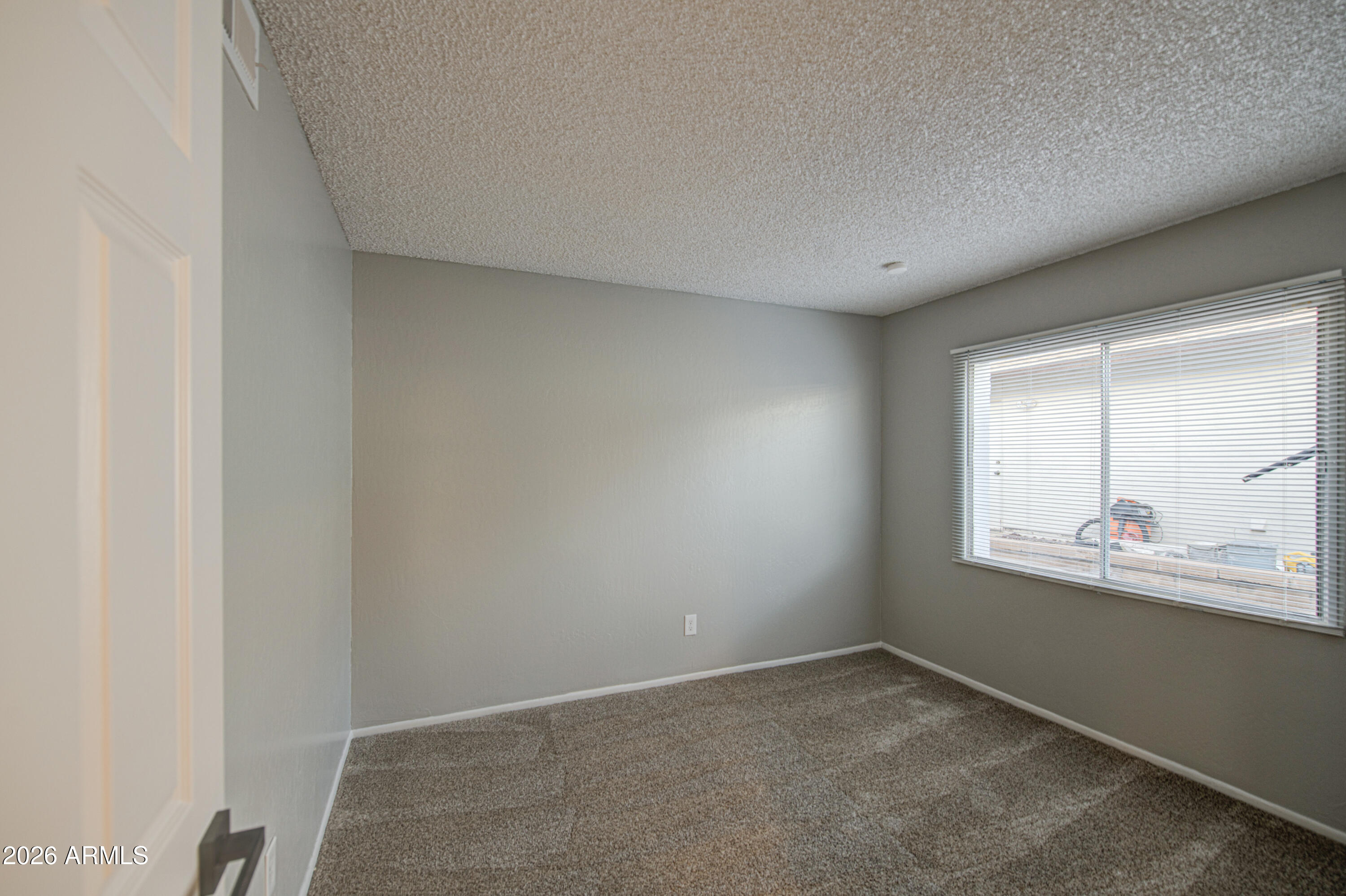 4733 W HAYWARD Avenue
