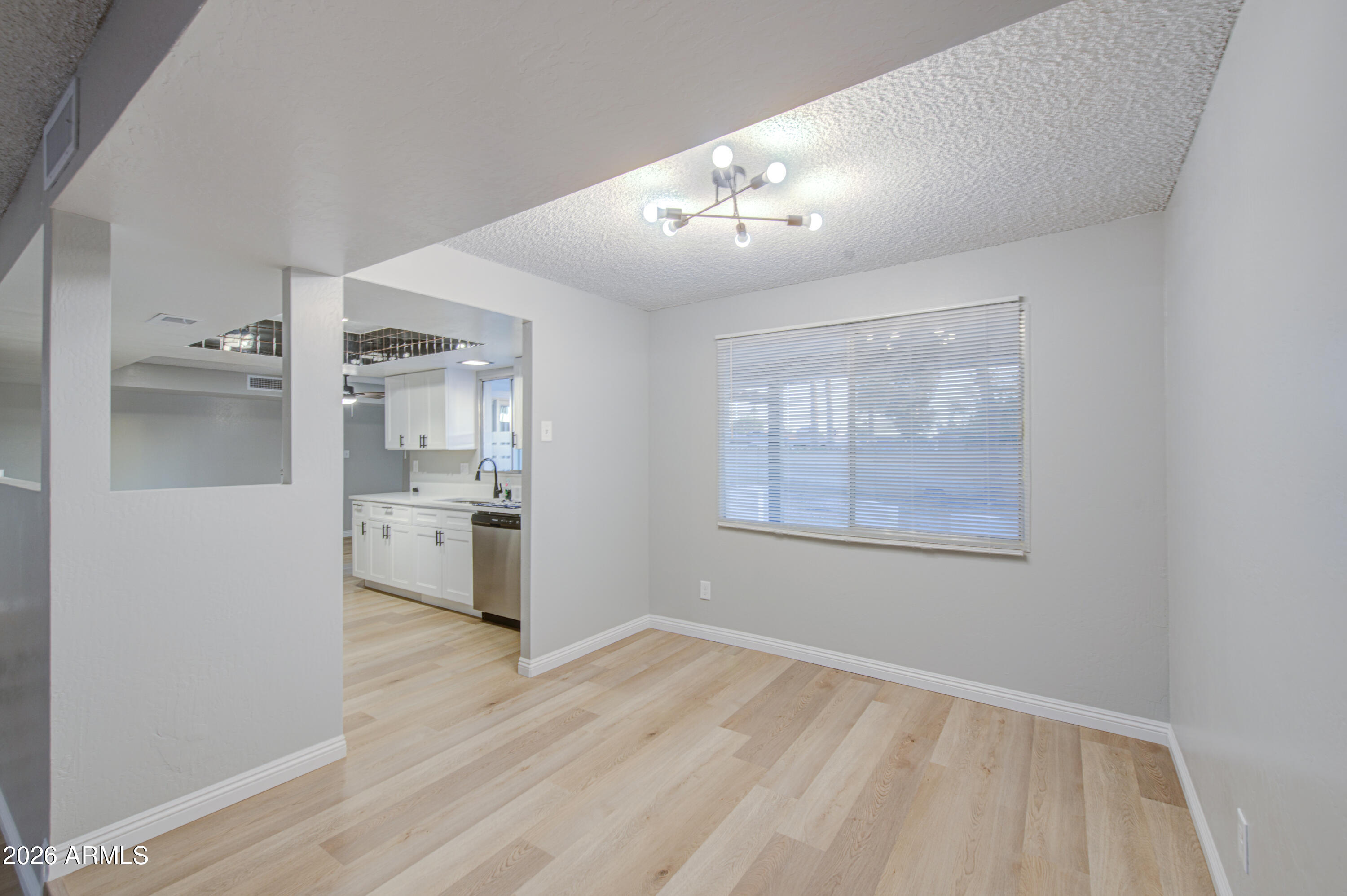 4733 W HAYWARD Avenue