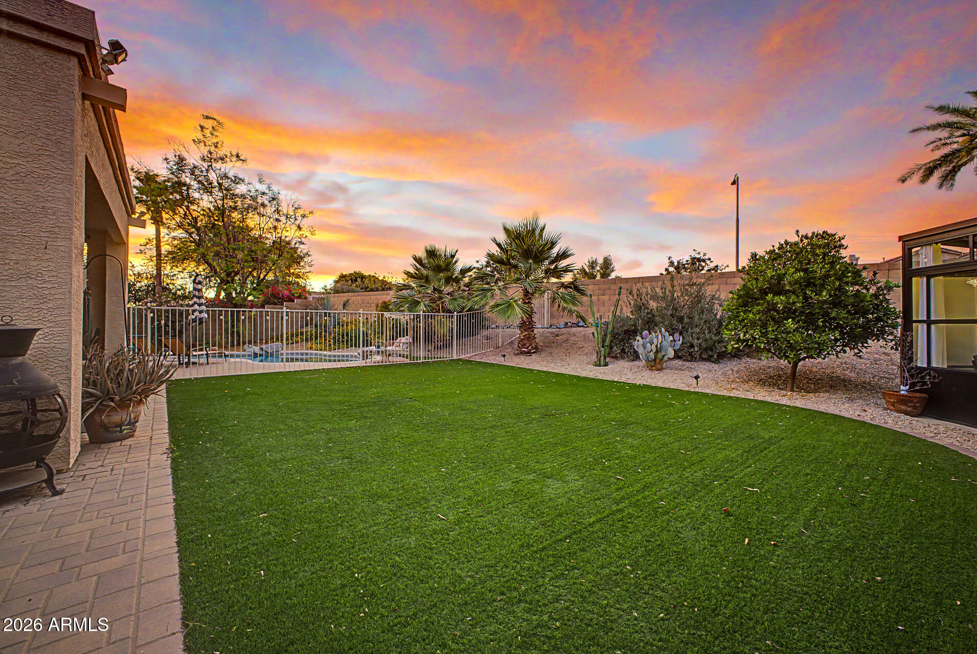 6854 W POTTER Drive