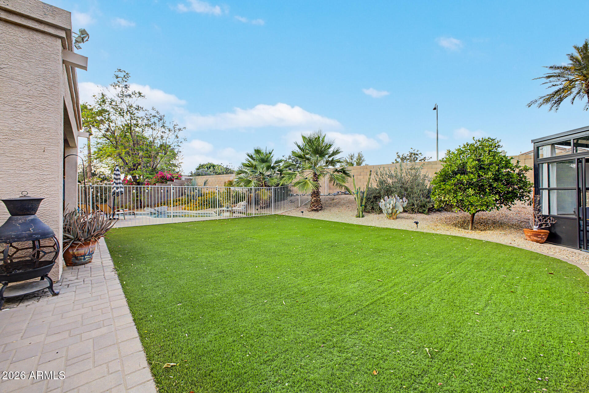 6854 W POTTER Drive