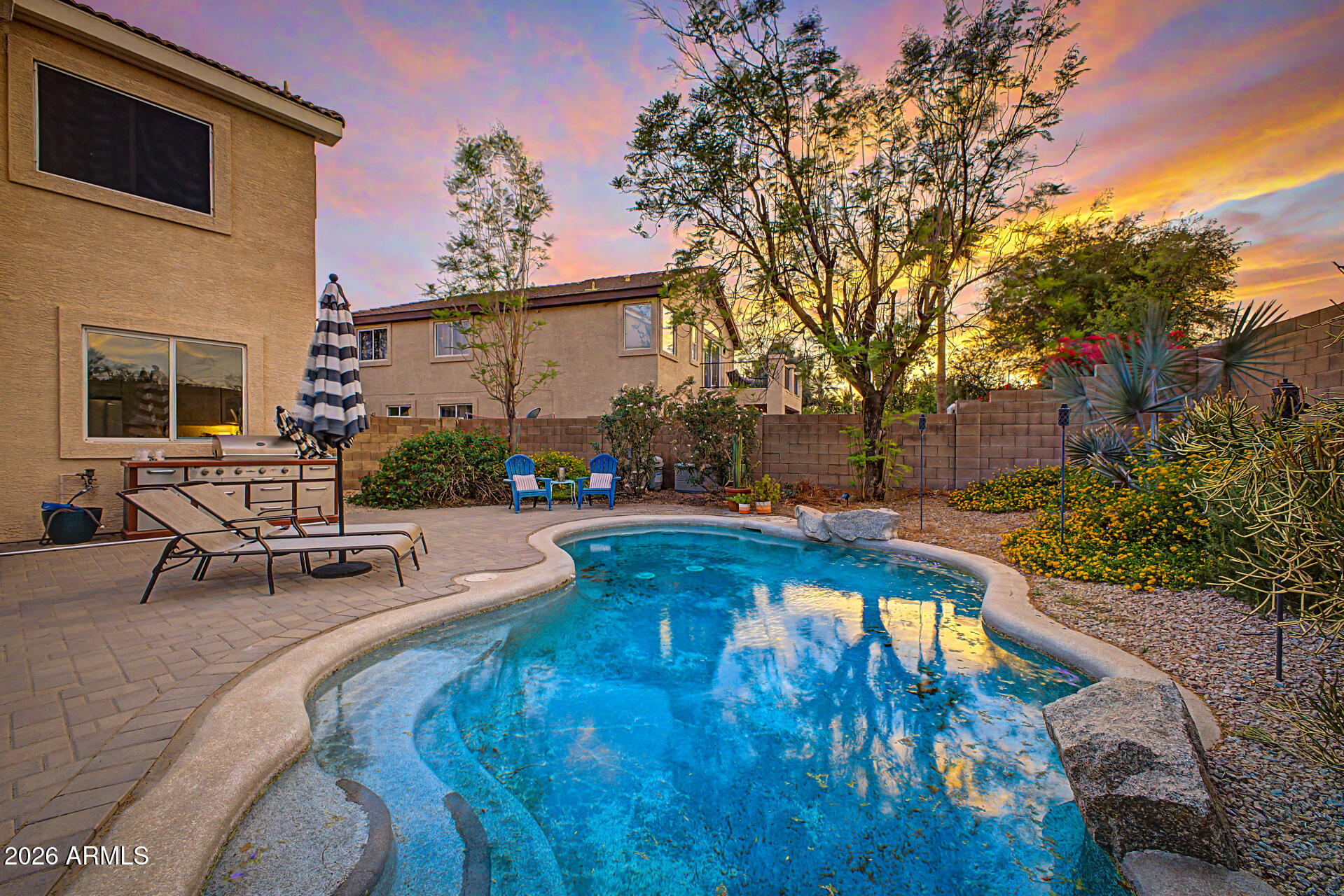 6854 W POTTER Drive
