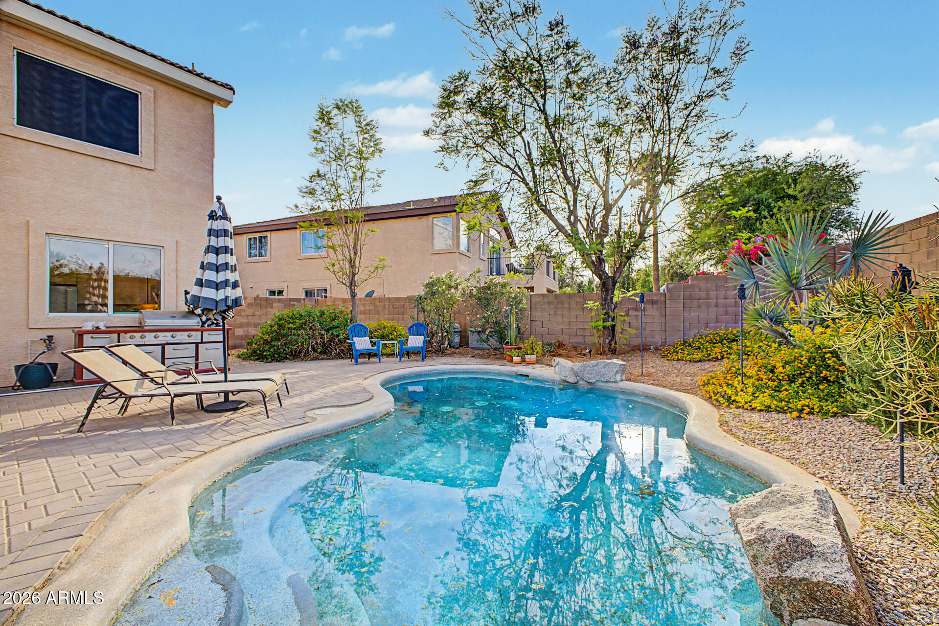 6854 W POTTER Drive