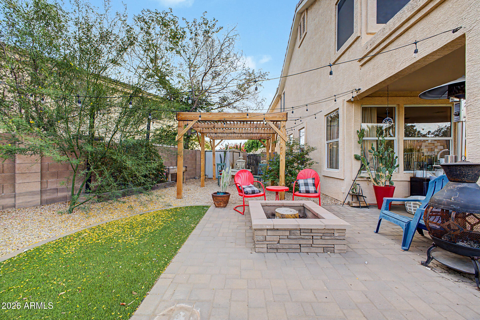 6854 W POTTER Drive