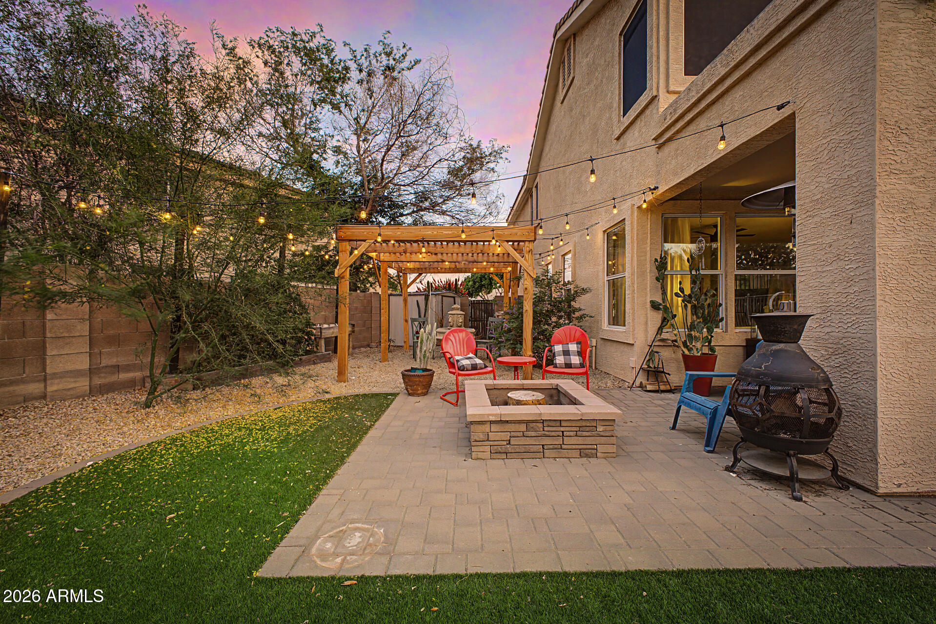 6854 W POTTER Drive