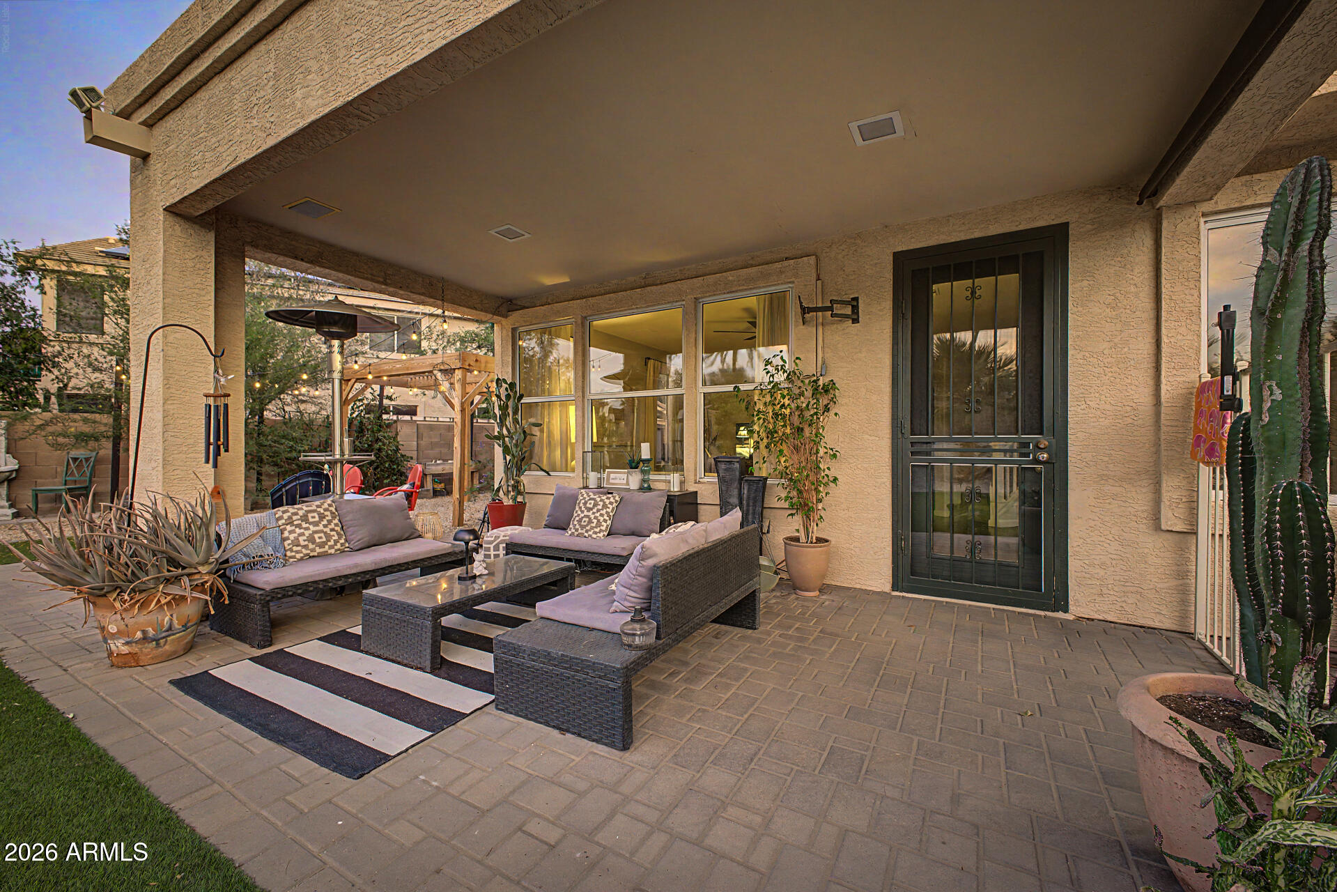 6854 W POTTER Drive