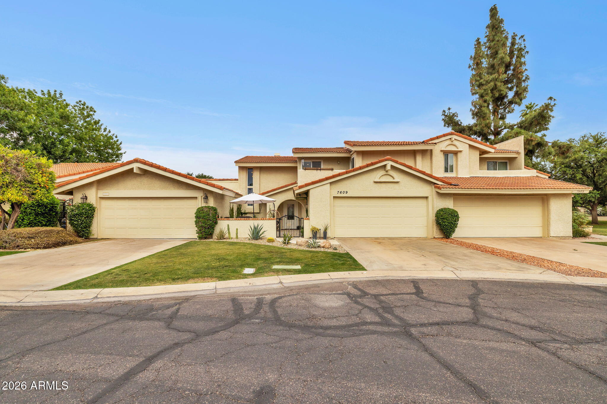 7609 N LYNN OAKS Drive