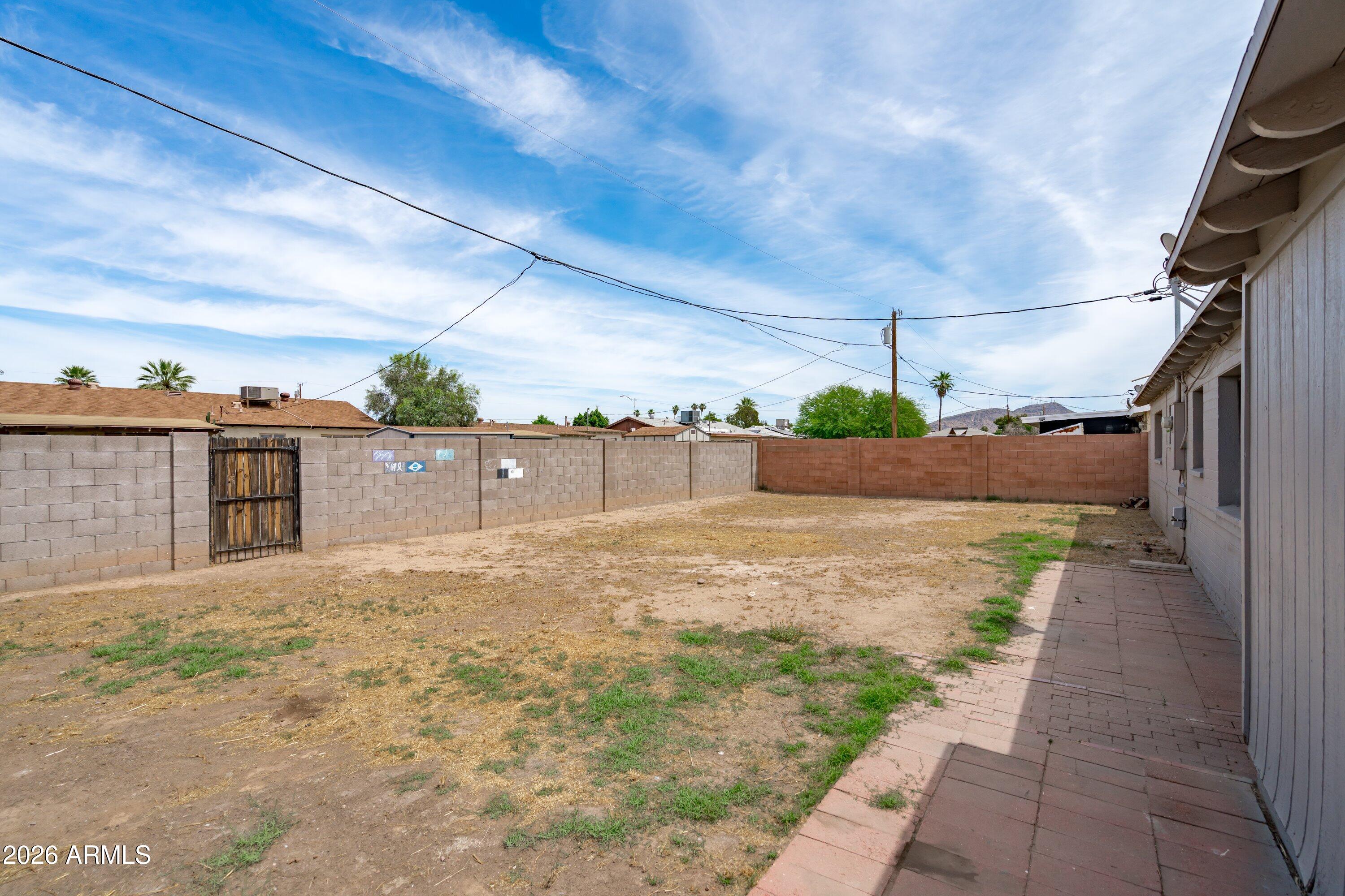 3438 W SIERRA Street