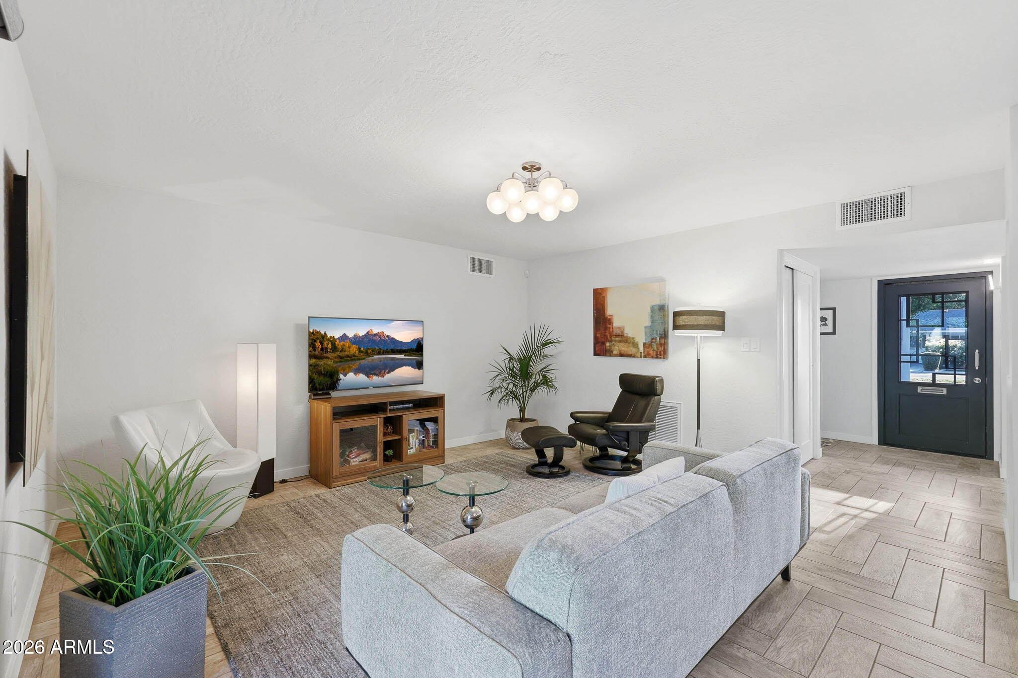 4523 N 35th Place