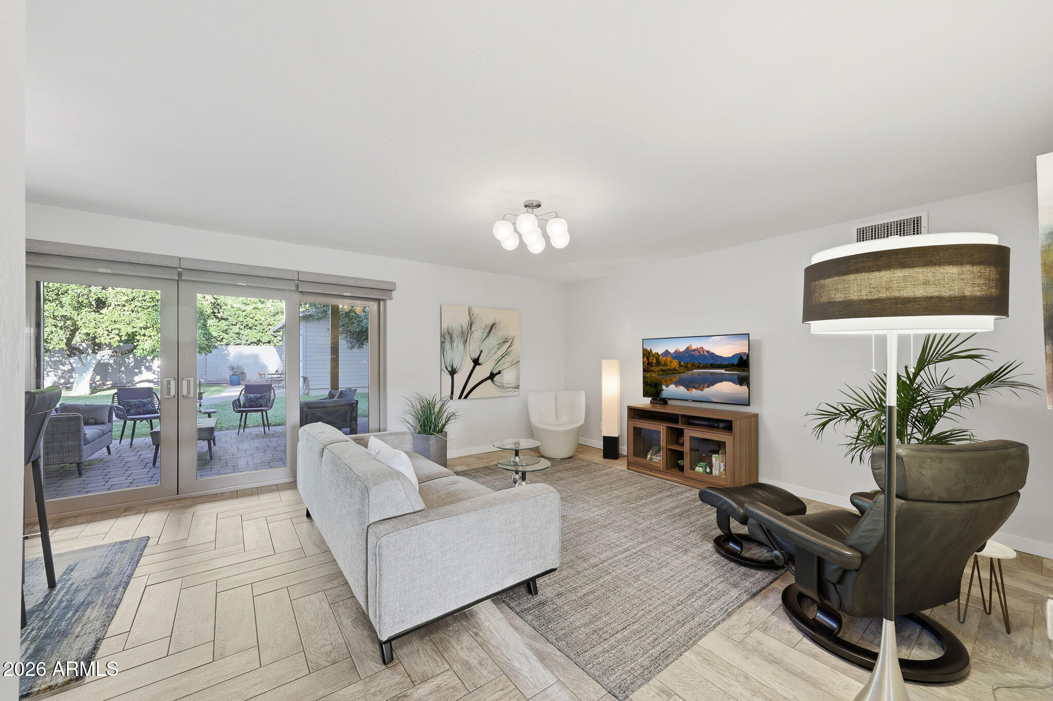 4523 N 35th Place