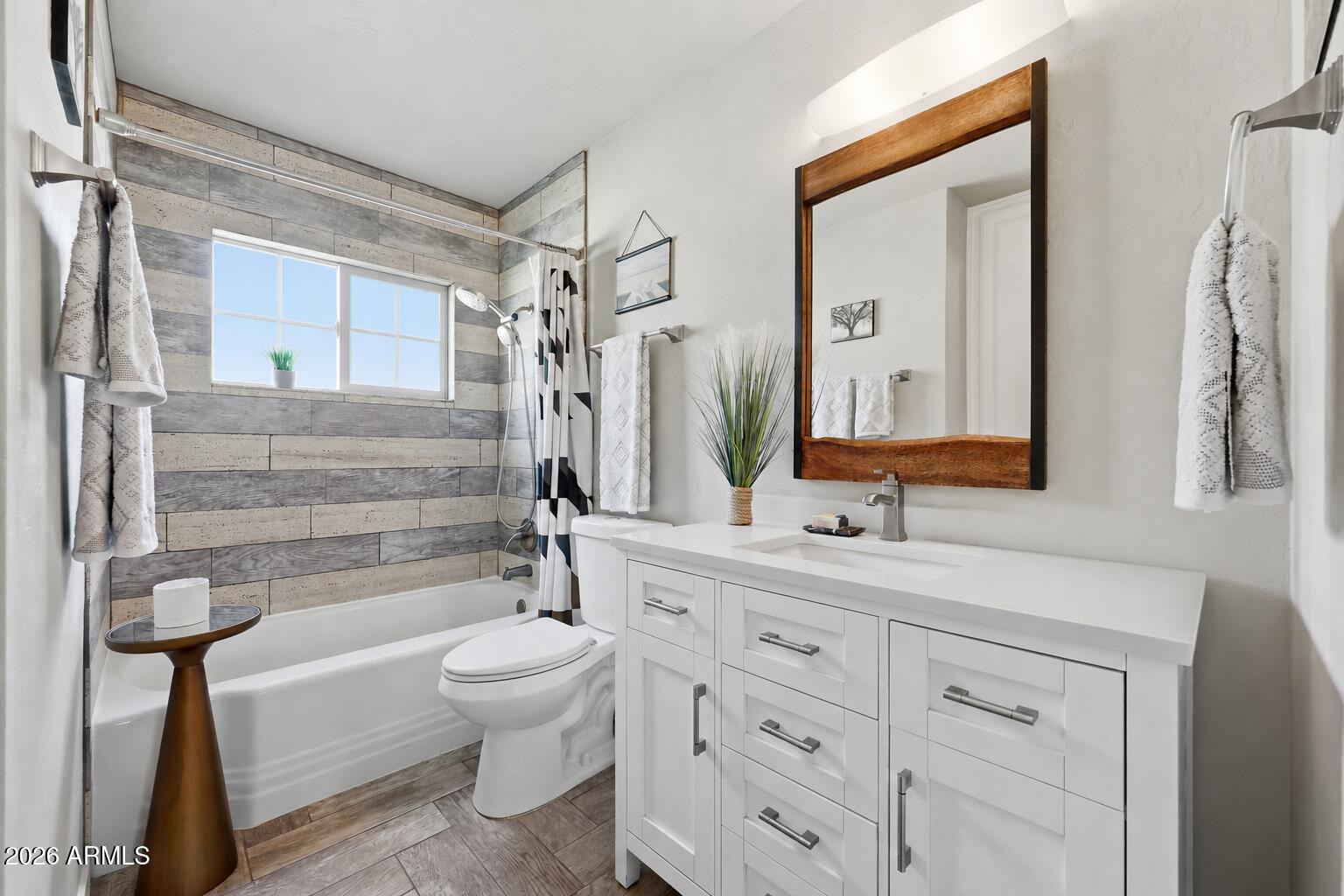 4523 N 35th Place