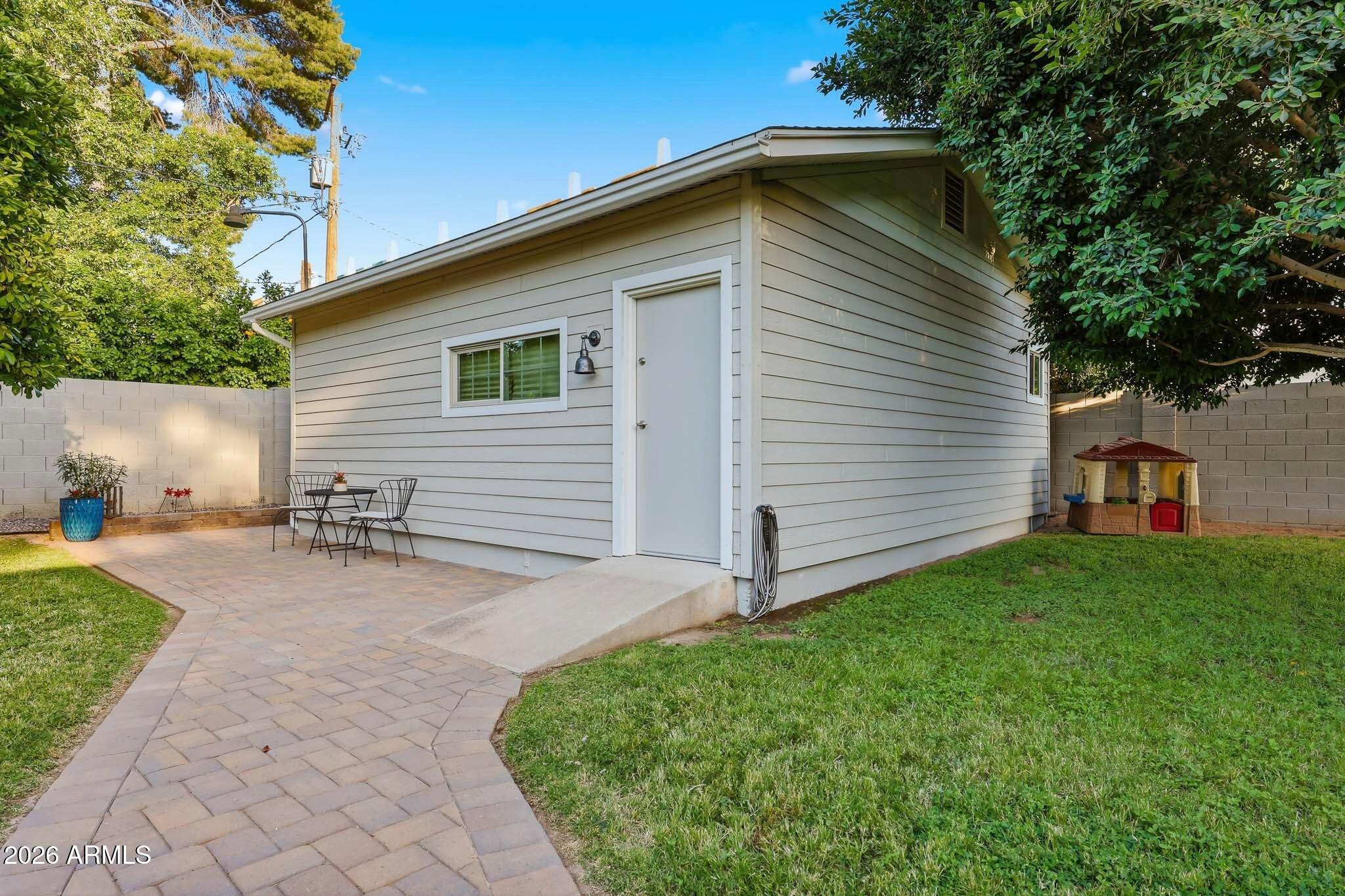 4523 N 35th Place