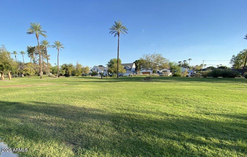 4523 N 35th Place