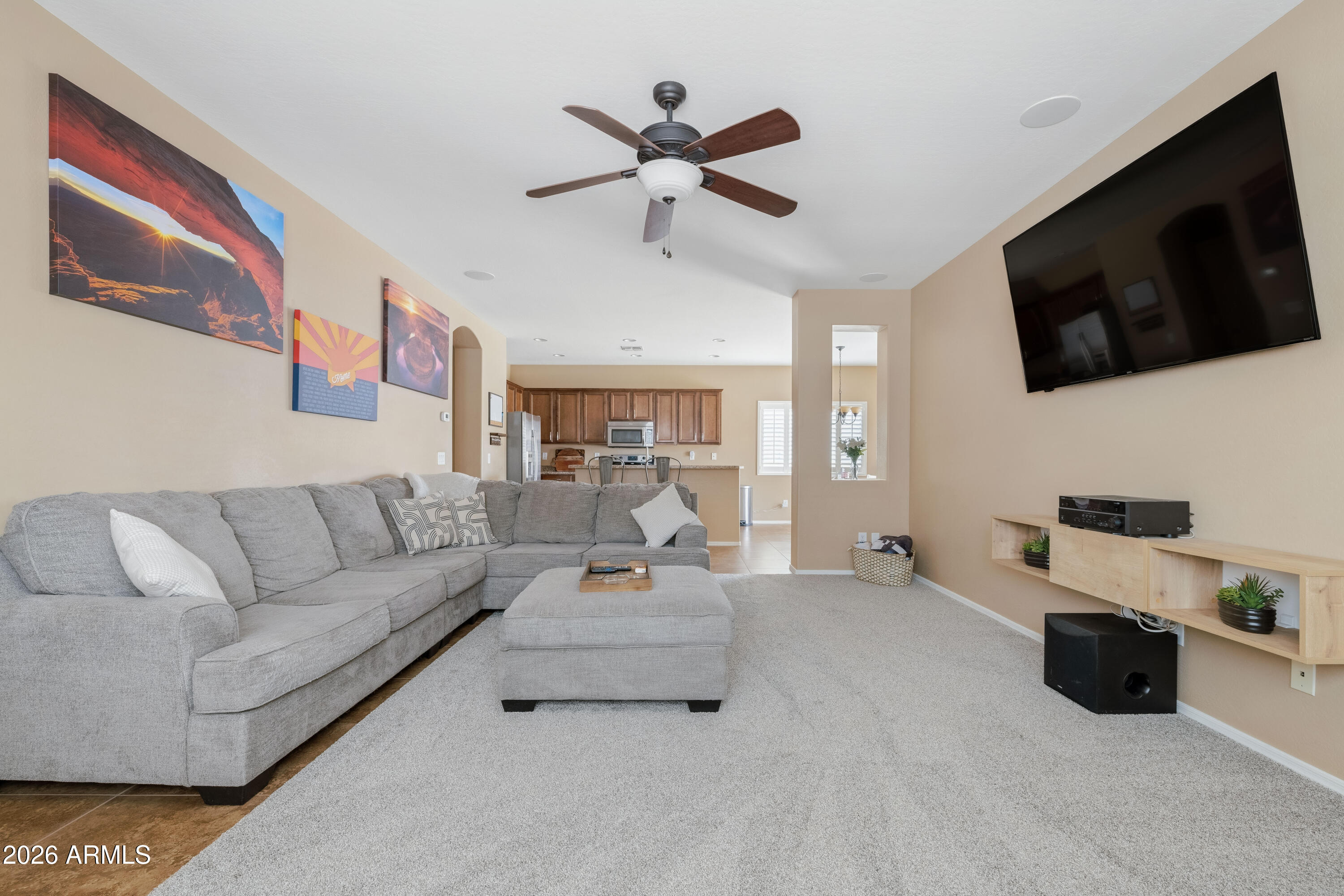 117 W REEVES Avenue