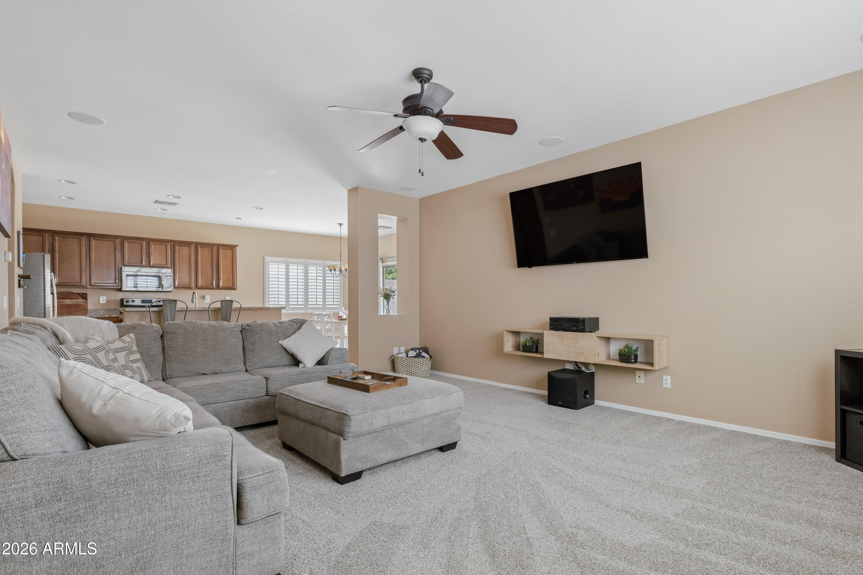 117 W REEVES Avenue