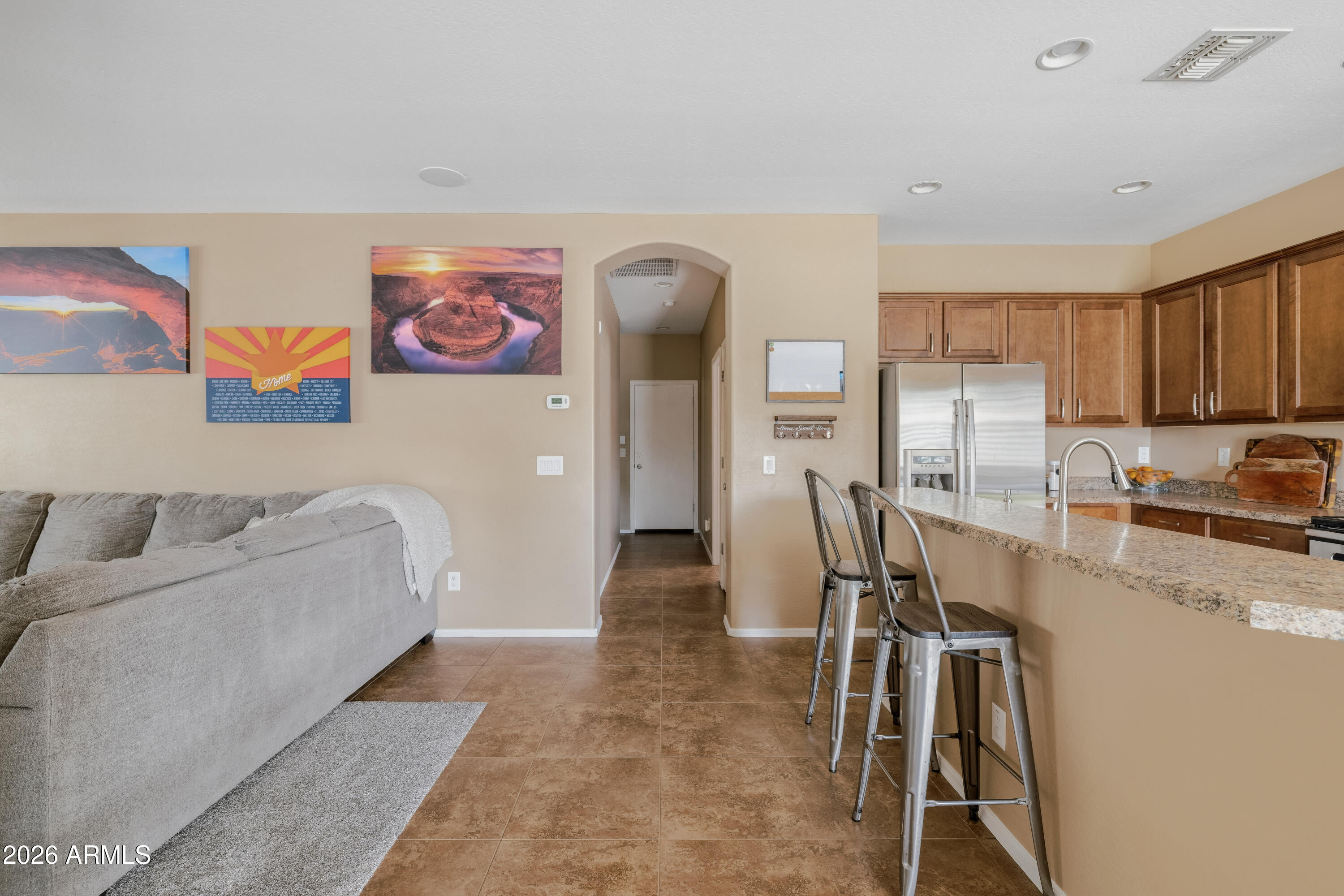 117 W REEVES Avenue