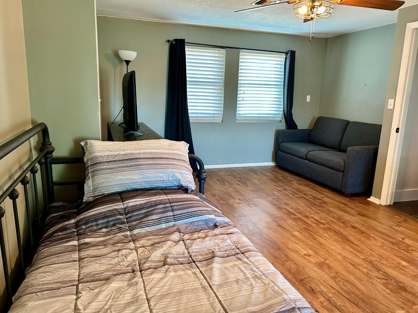 2012 E Tonopah Drive