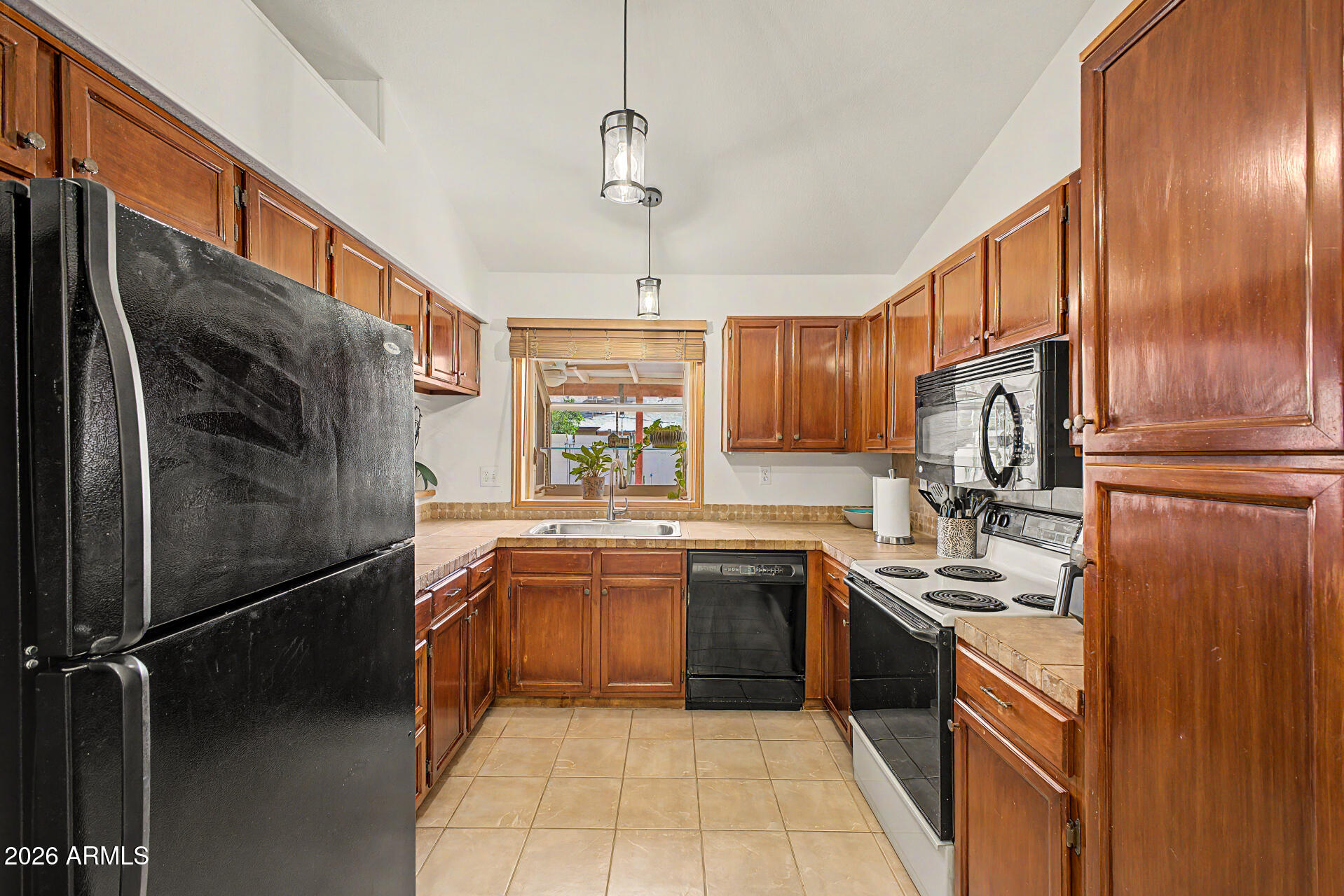 5539 W GARDEN Drive