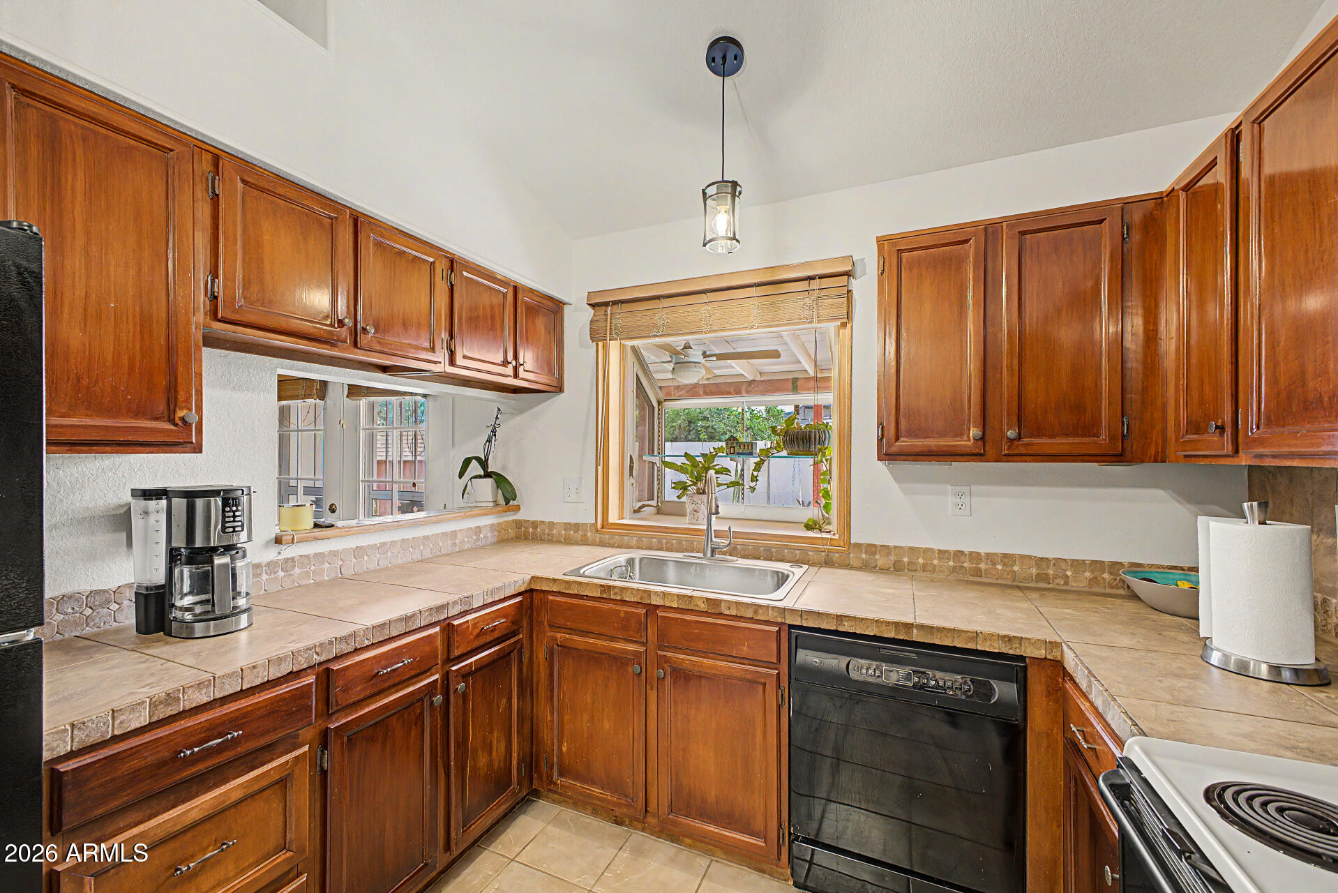 5539 W GARDEN Drive