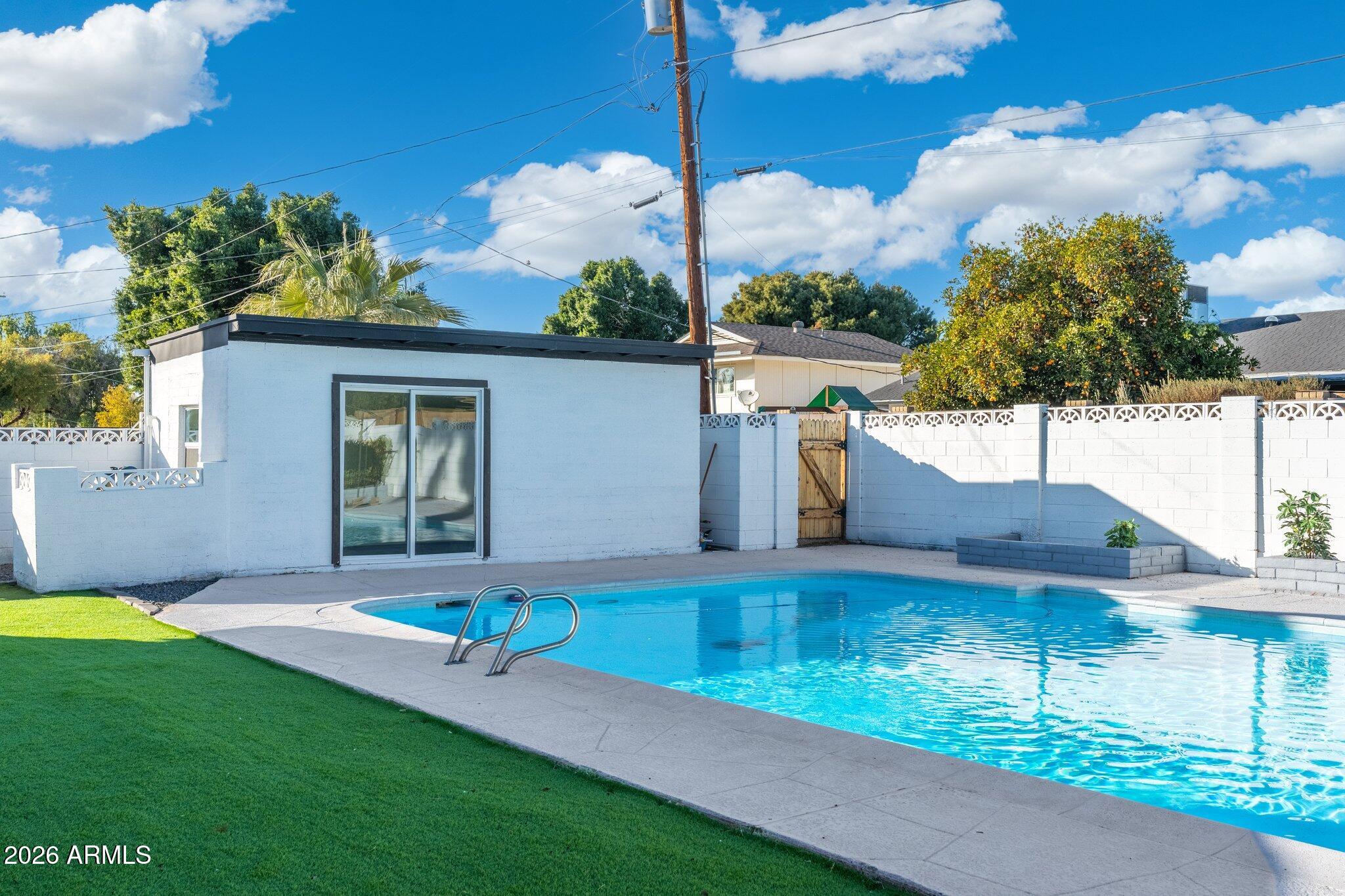 316 E EL CAMINO Drive