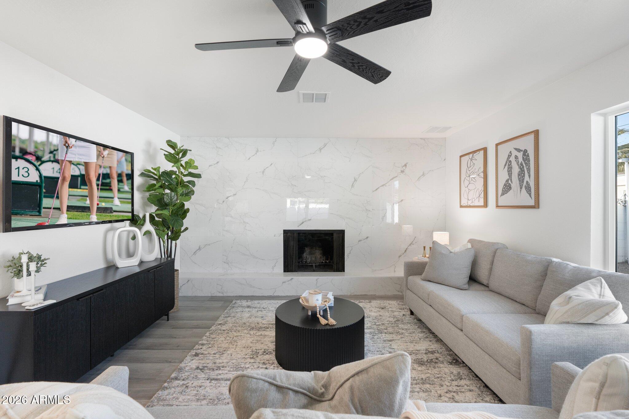 316 E EL CAMINO Drive