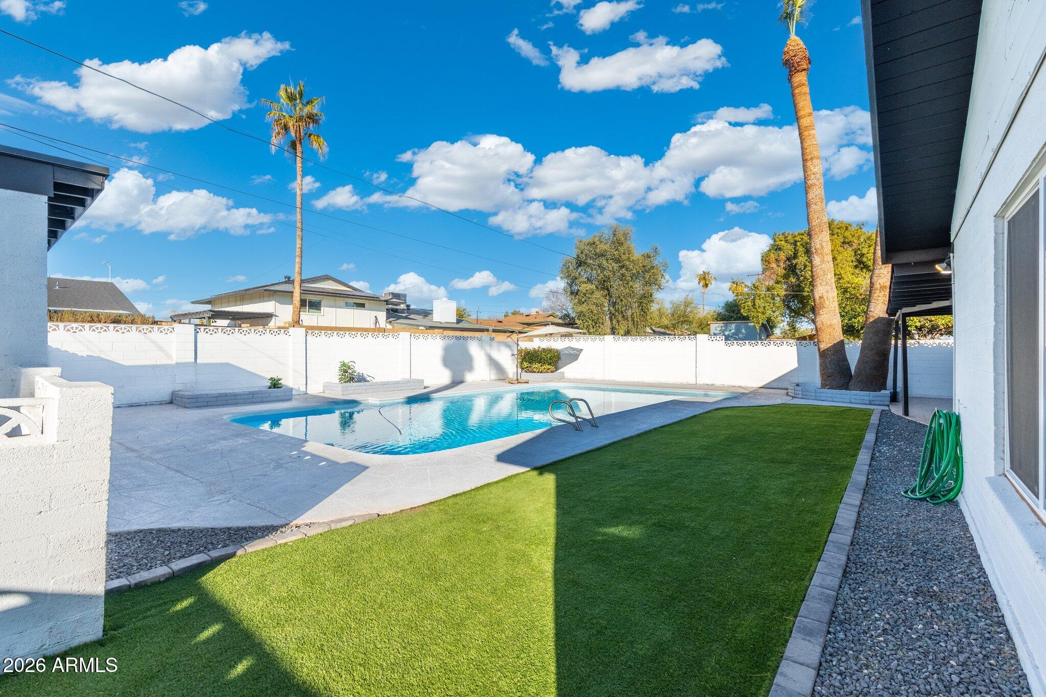 316 E EL CAMINO Drive