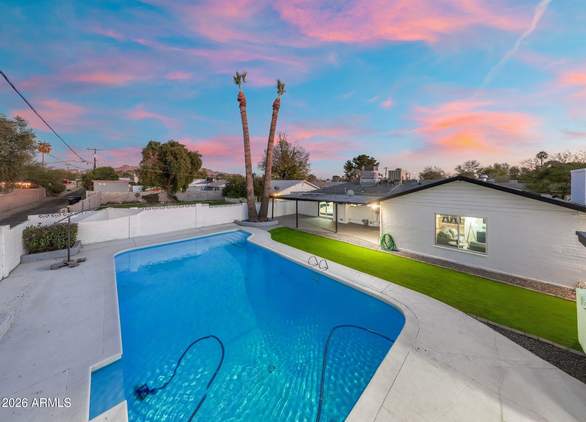316 E EL CAMINO Drive
