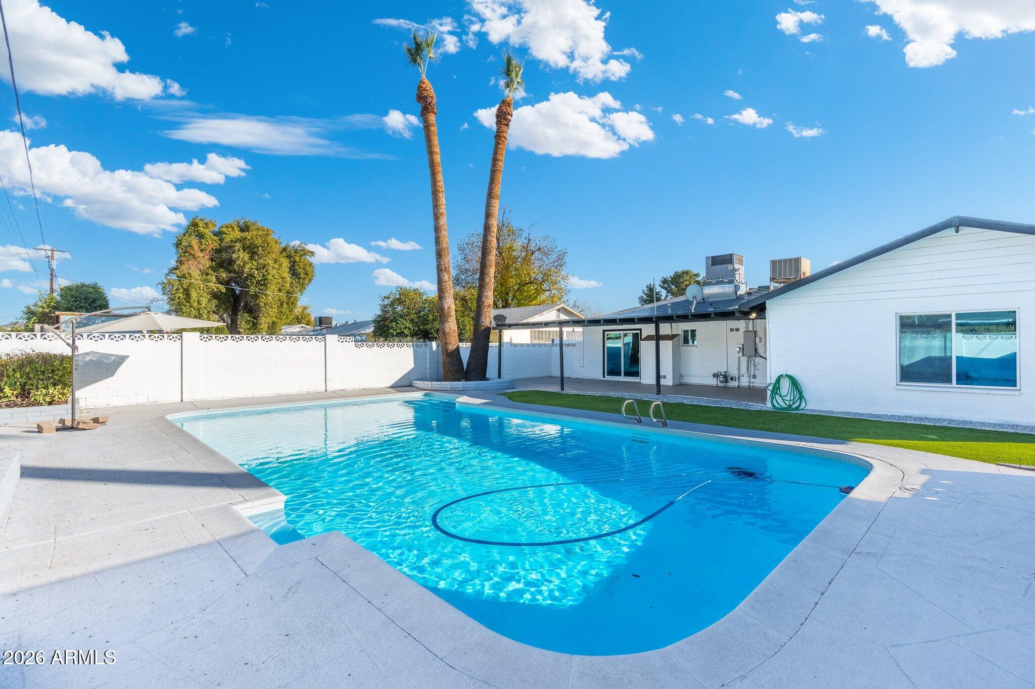 316 E EL CAMINO Drive