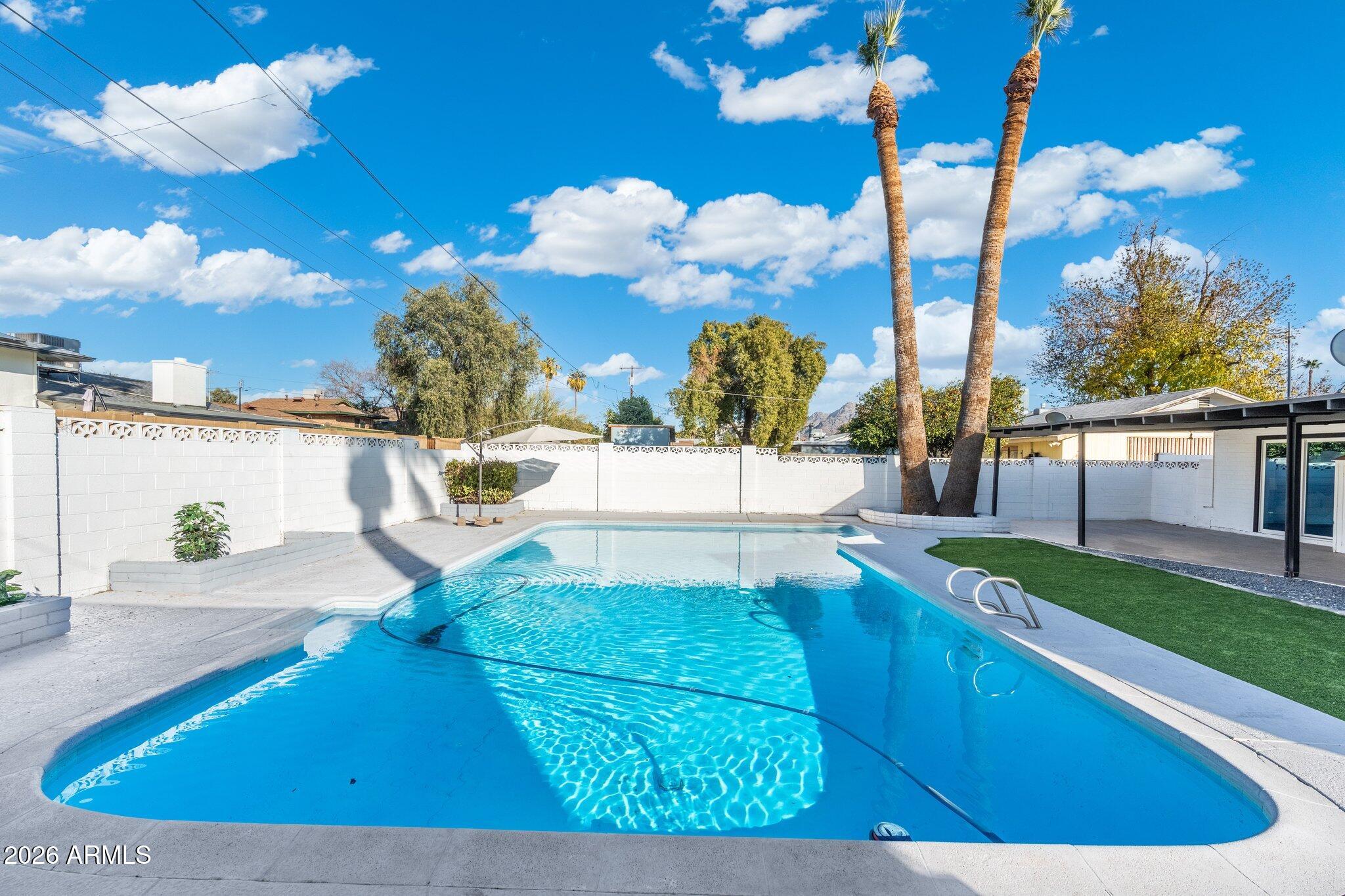 316 E EL CAMINO Drive
