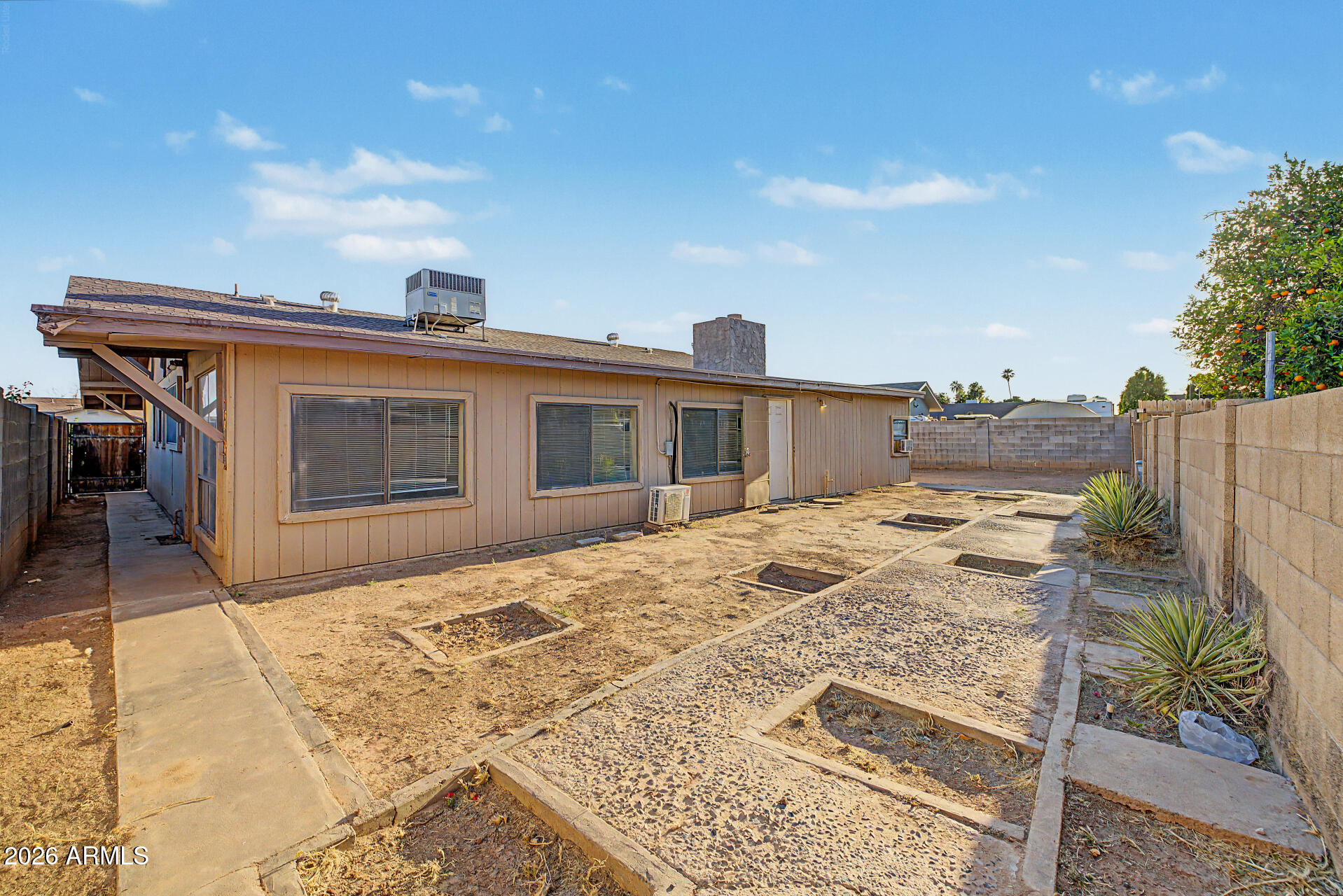 1428 E HARMONY Avenue