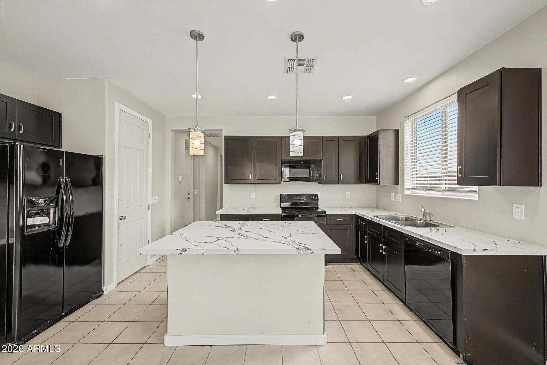 1034 W LINCOLN Avenue
