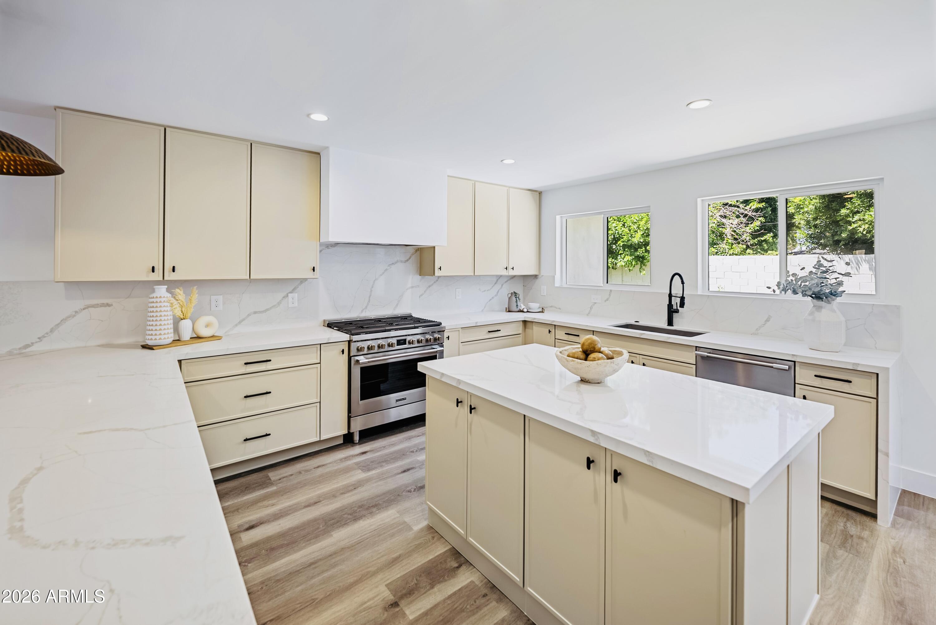 6830 N 10TH Place