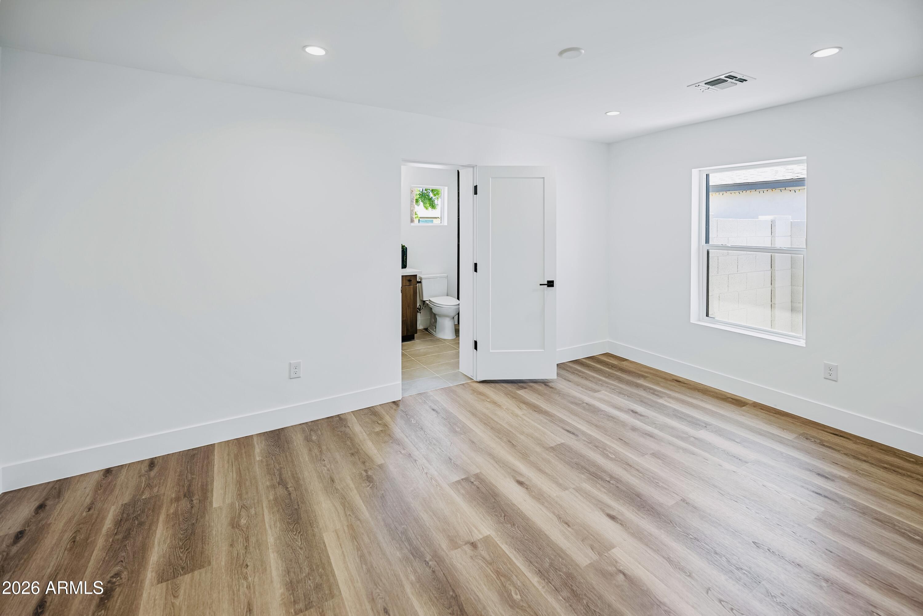 6830 N 10TH Place