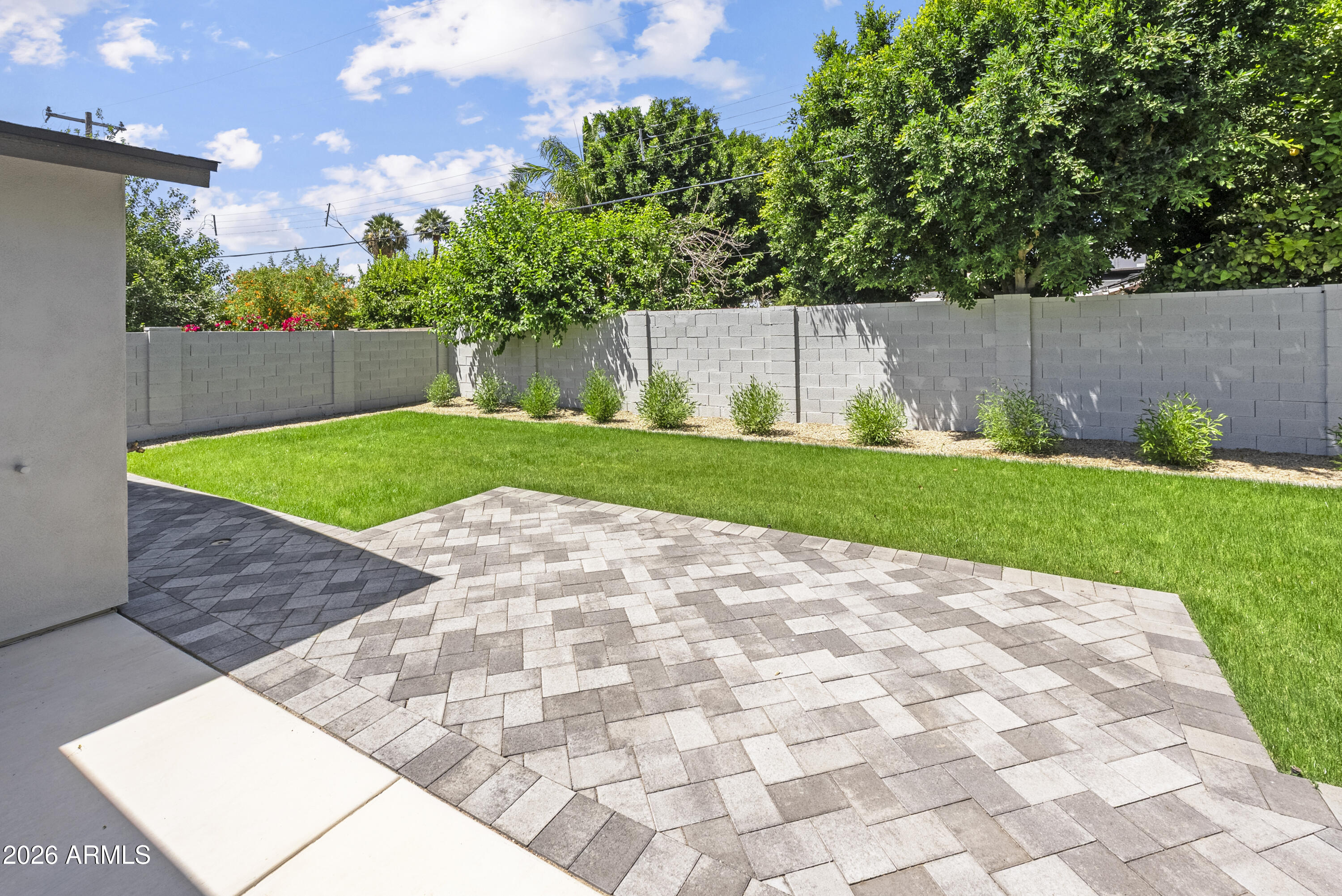 6830 N 10TH Place