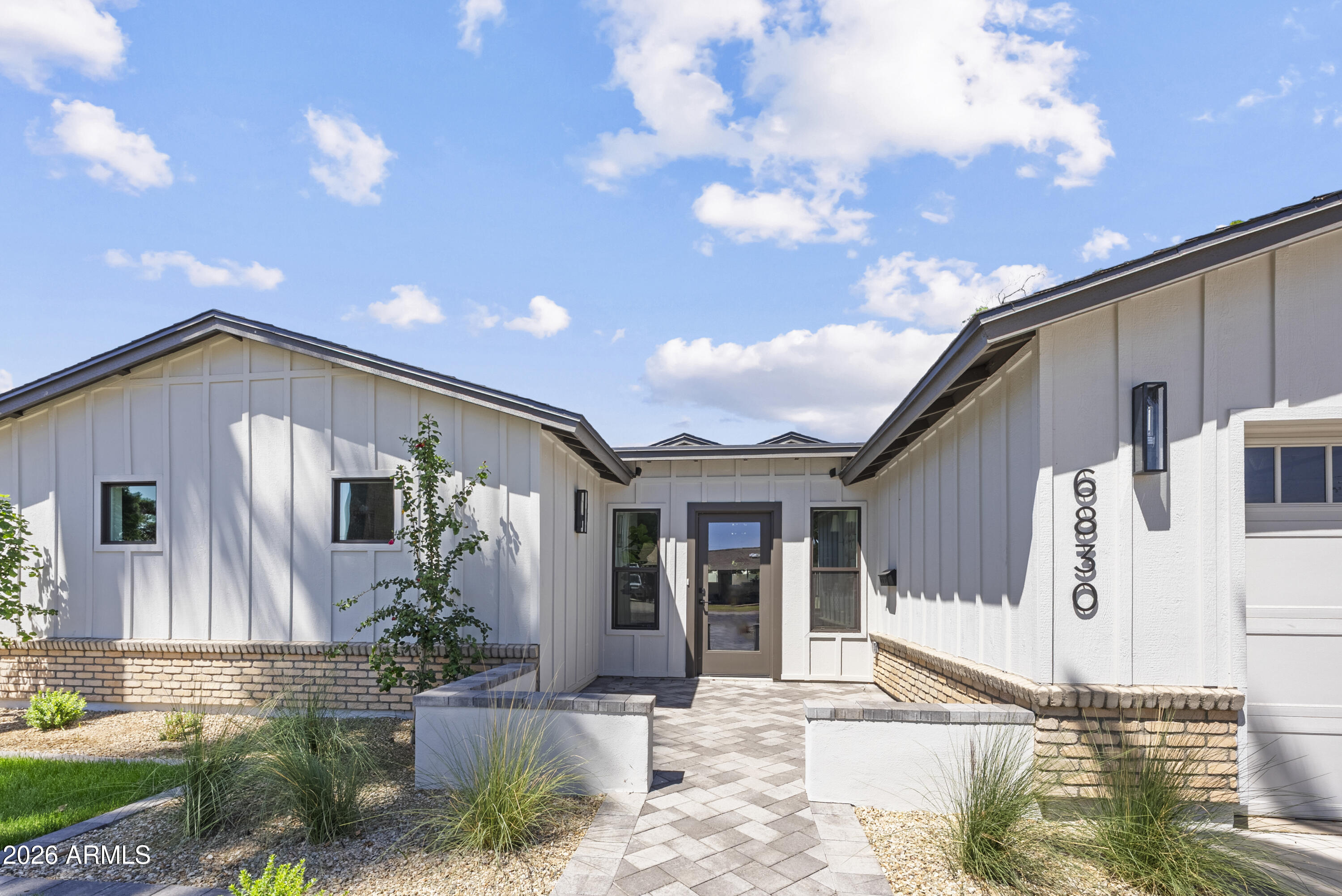 6830 N 10TH Place