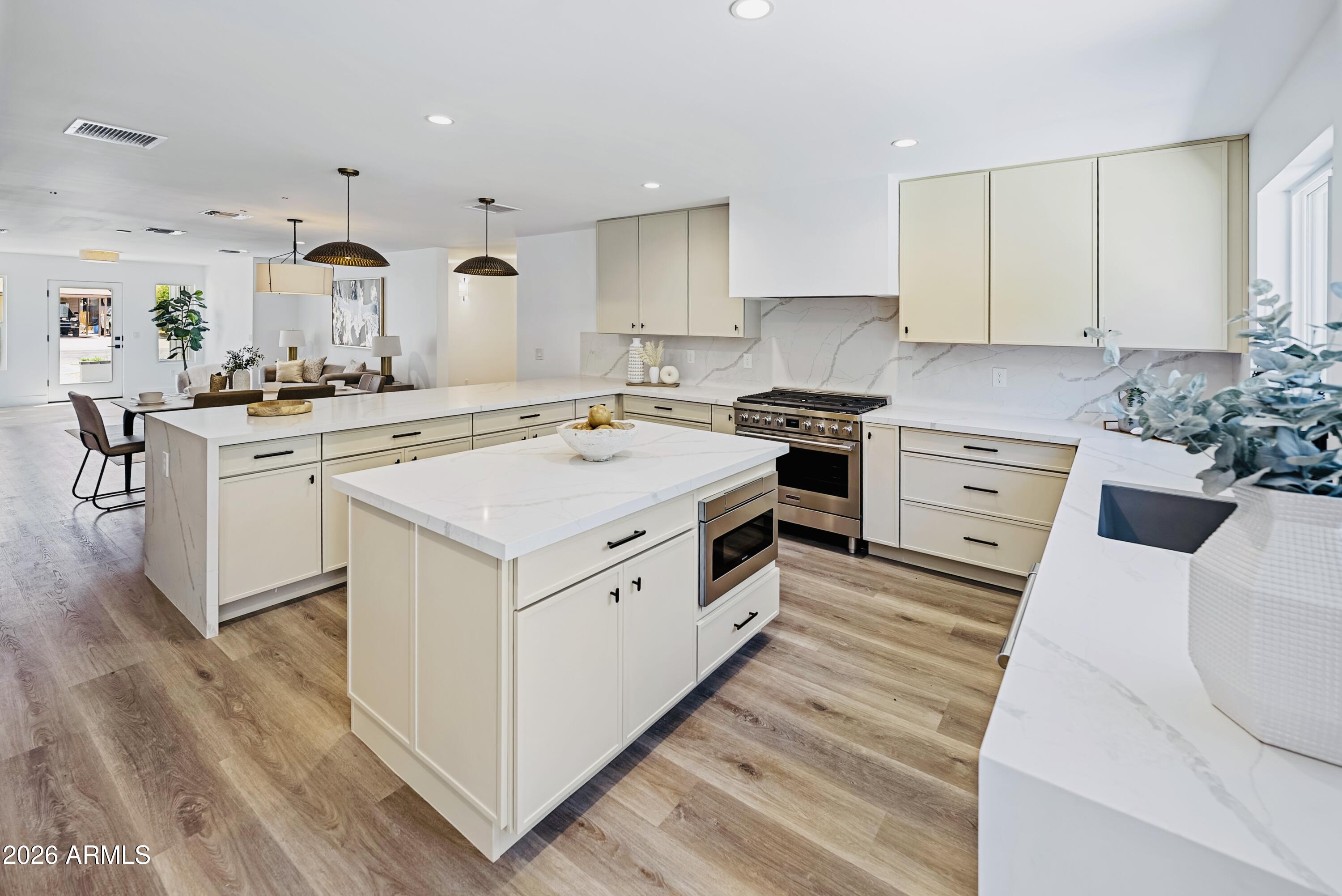 6830 N 10TH Place