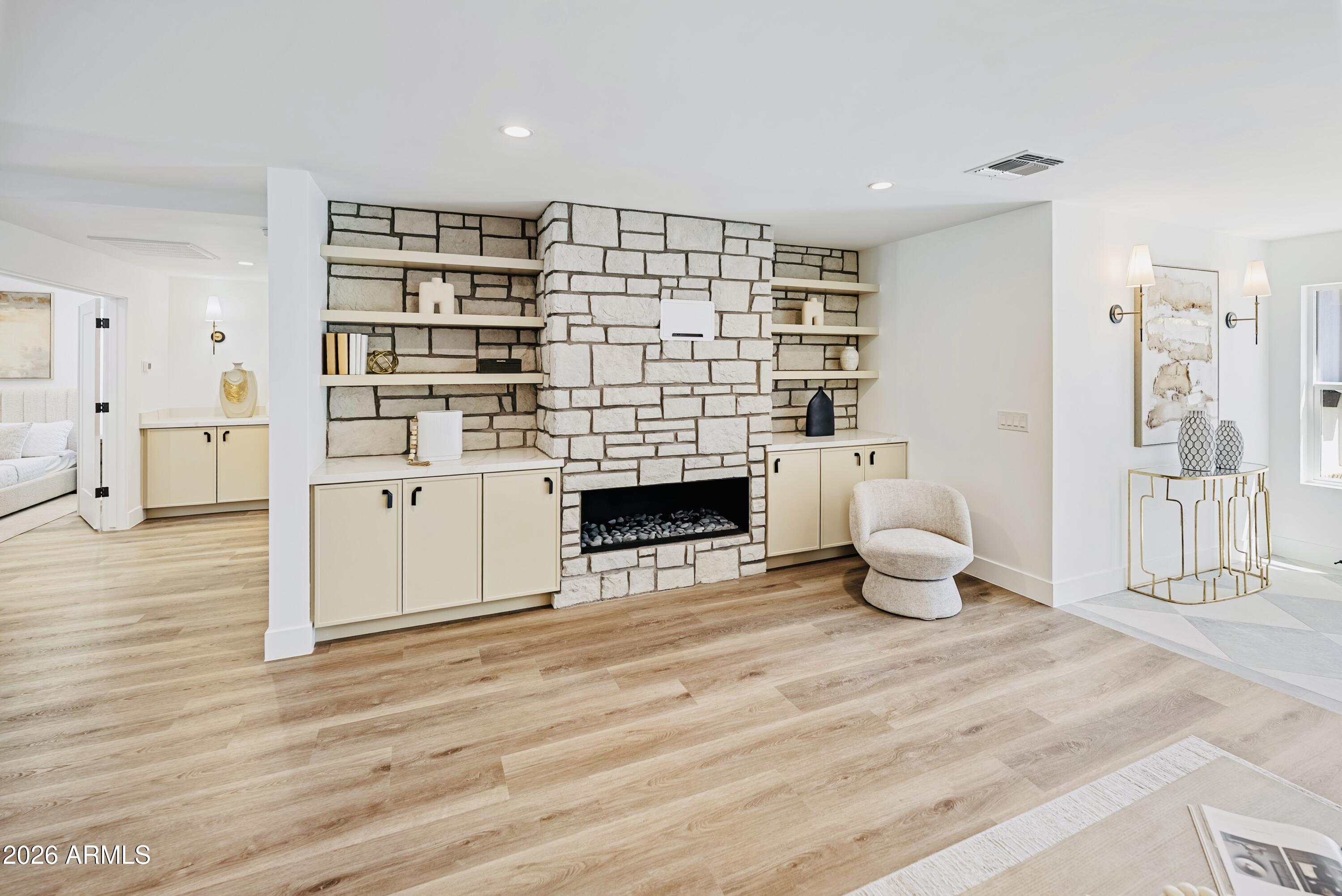 6830 N 10TH Place