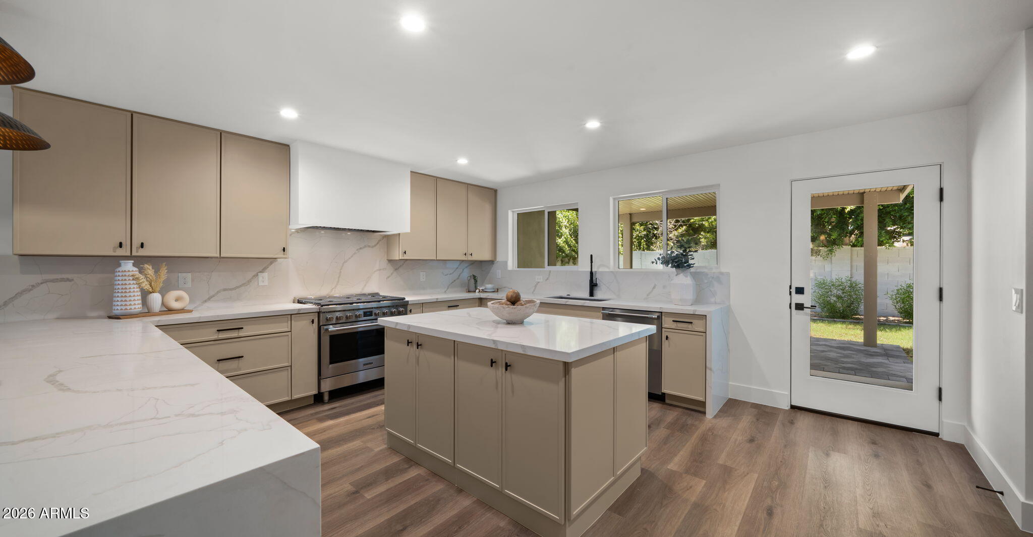 6830 N 10TH Place