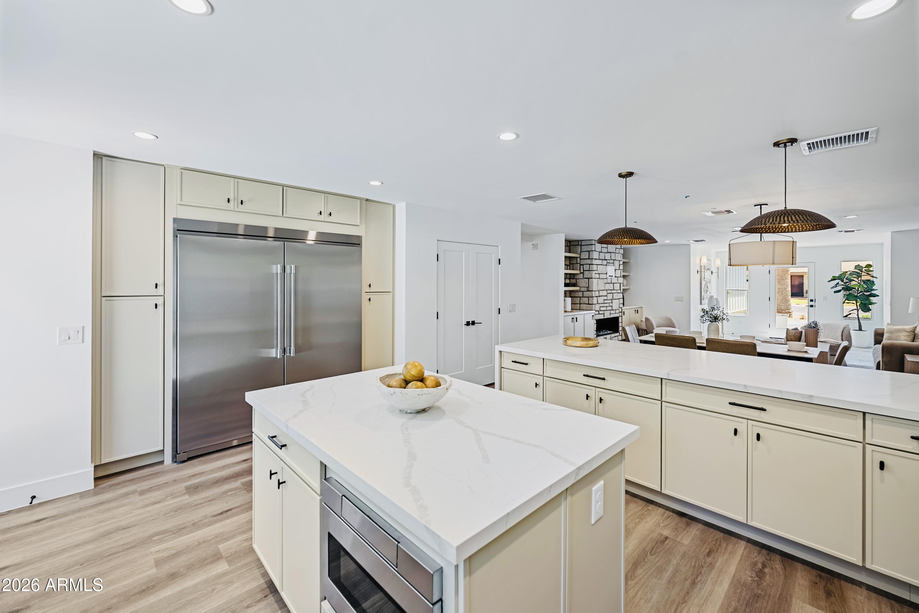 6830 N 10TH Place