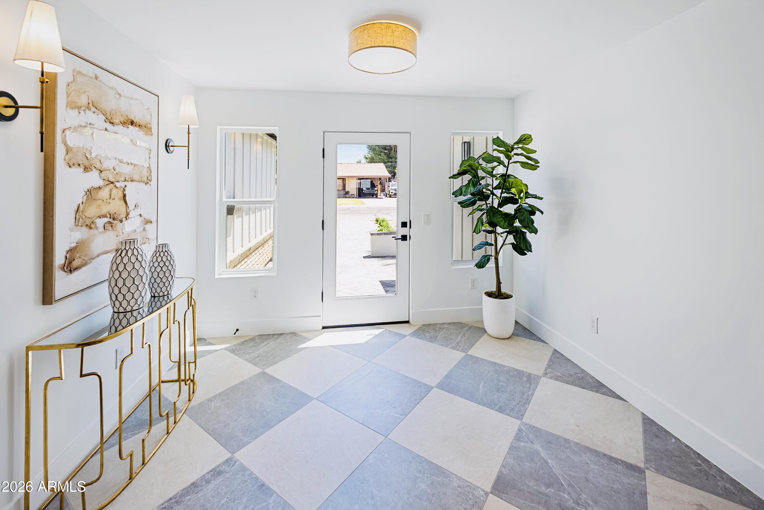 6830 N 10TH Place