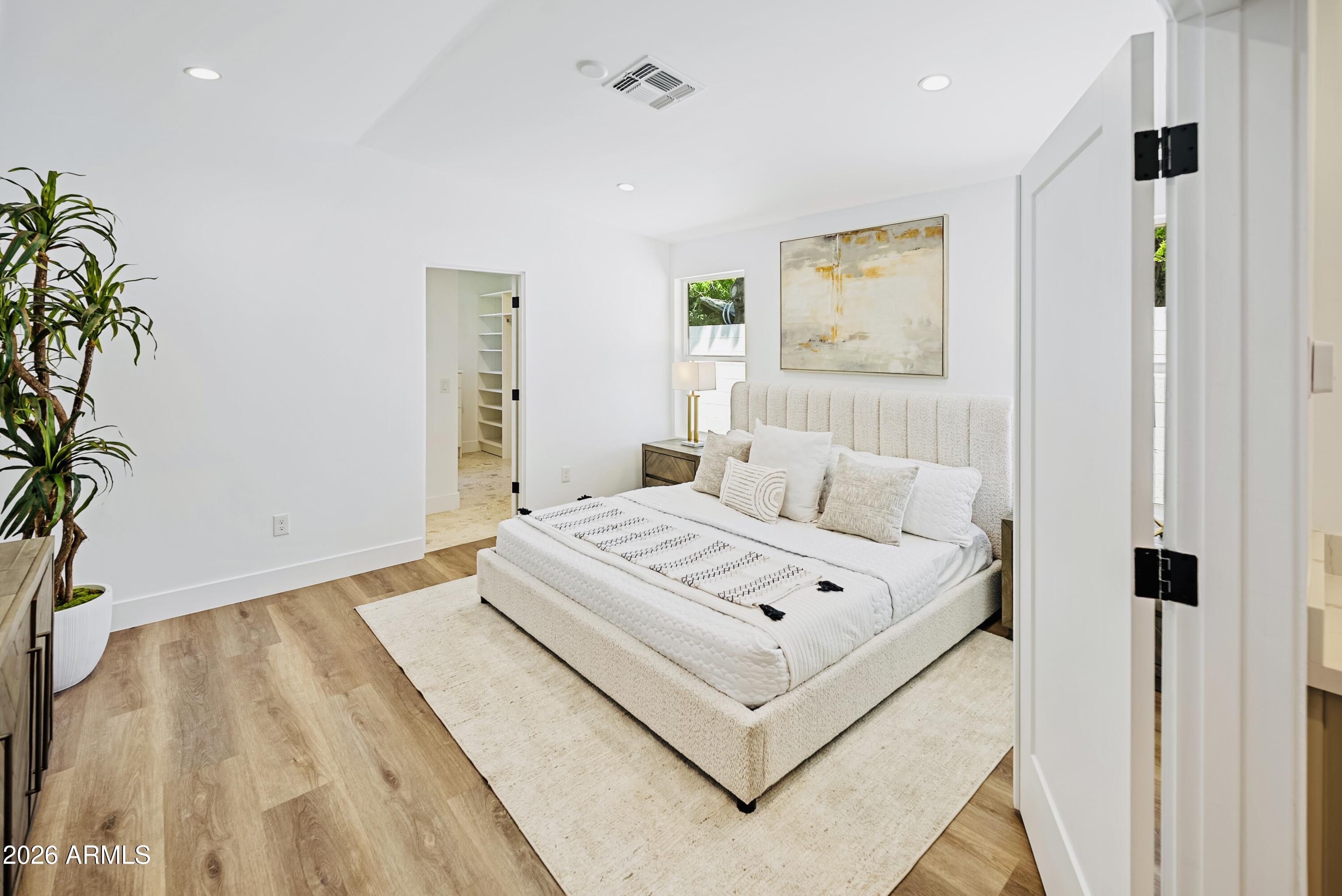 6830 N 10TH Place