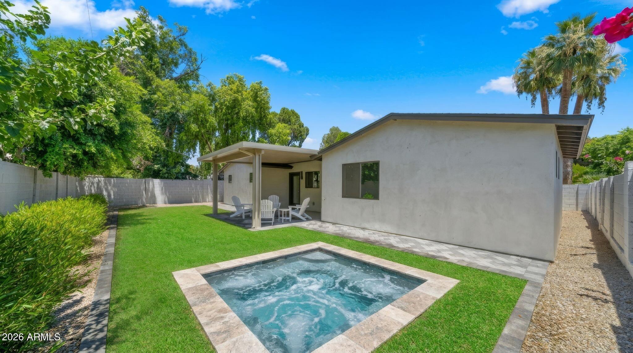 6830 N 10TH Place