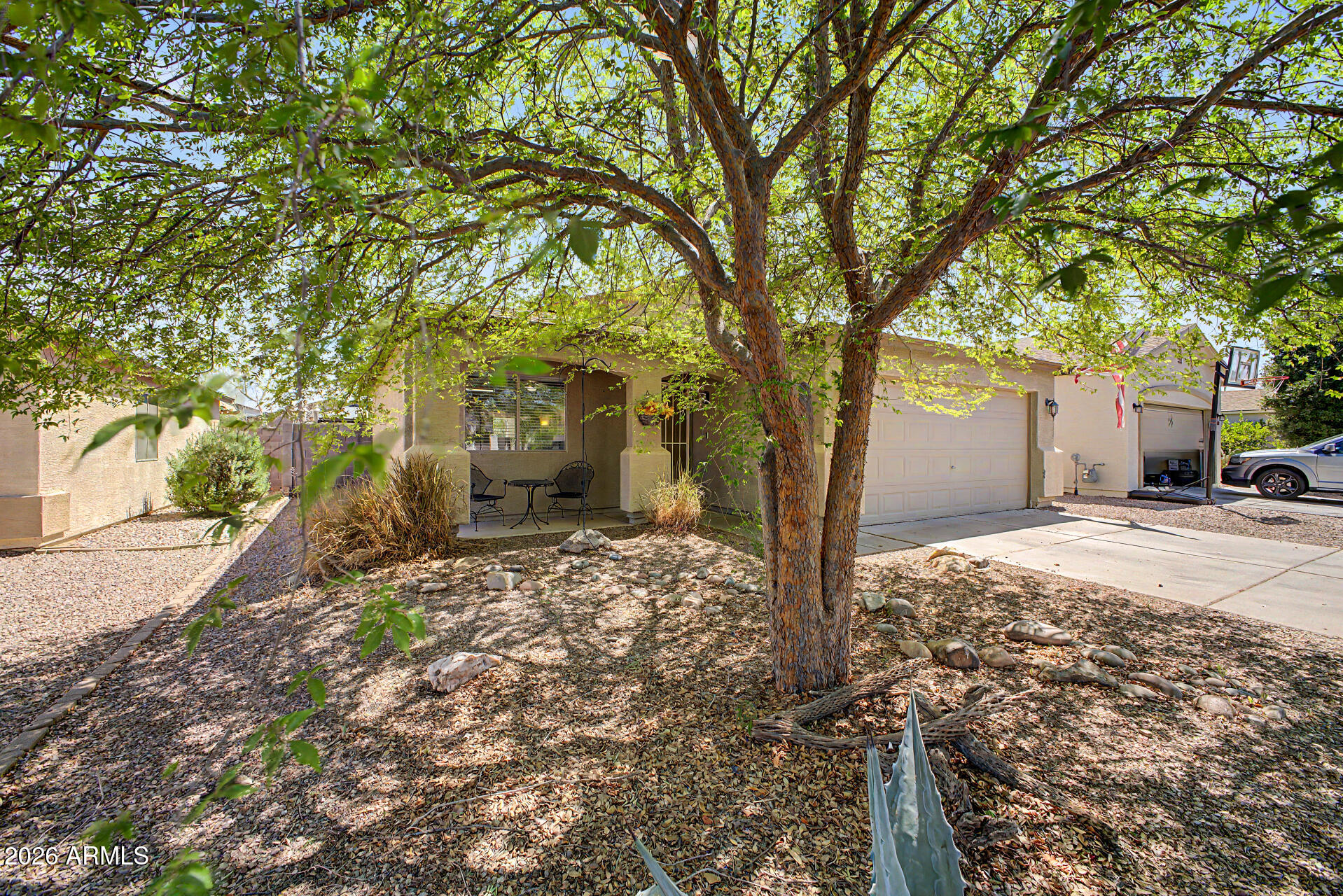 1085 E DESERT ROSE Trail