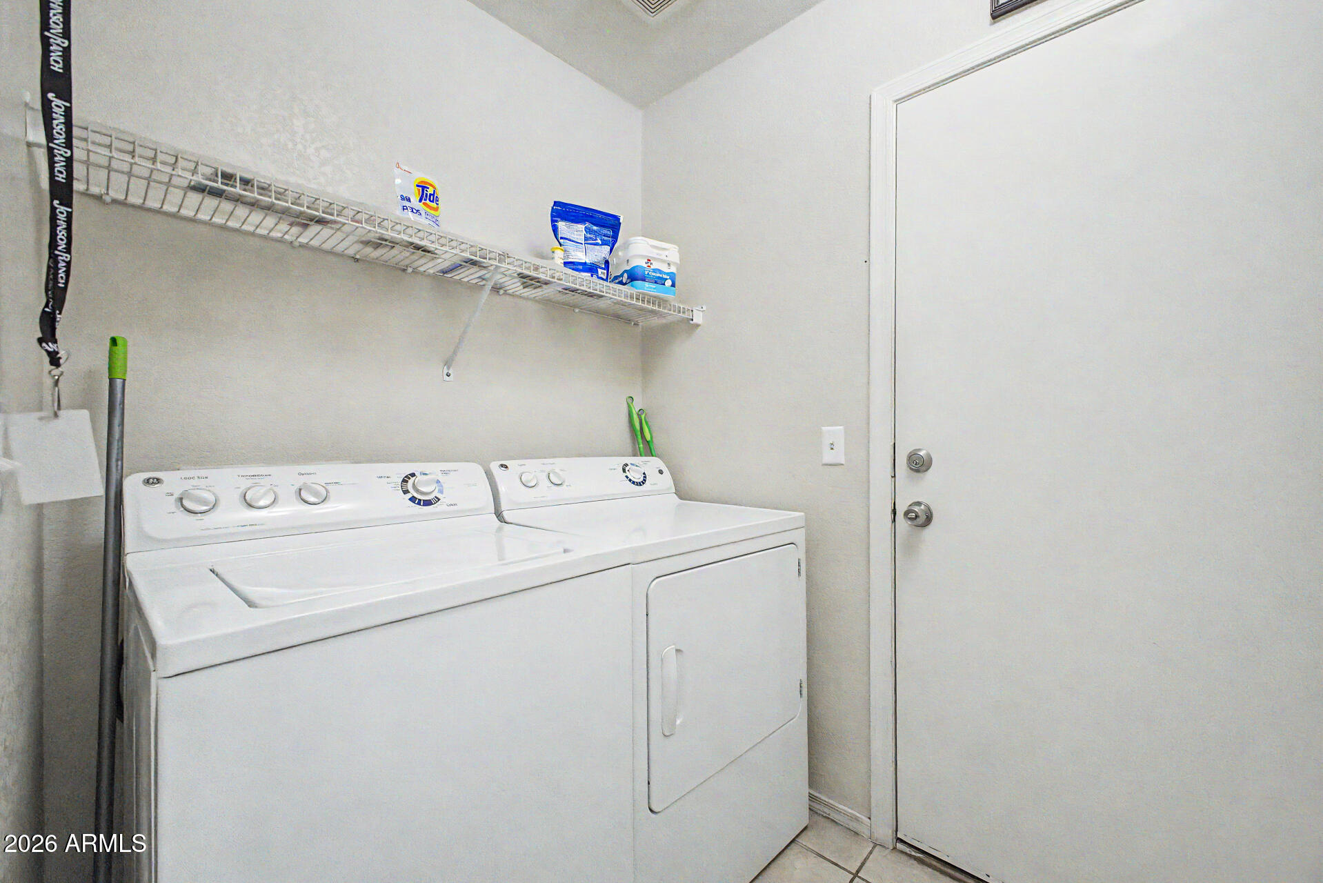 1085 E DESERT ROSE Trail