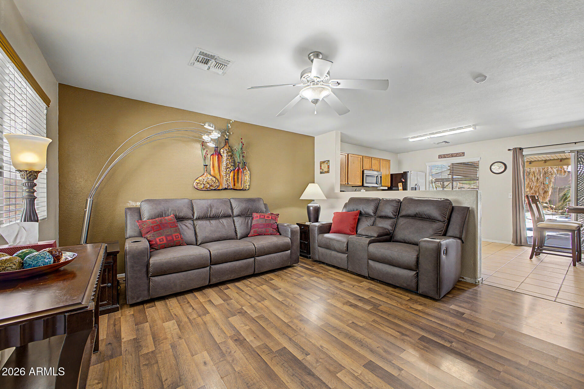 1085 E DESERT ROSE Trail