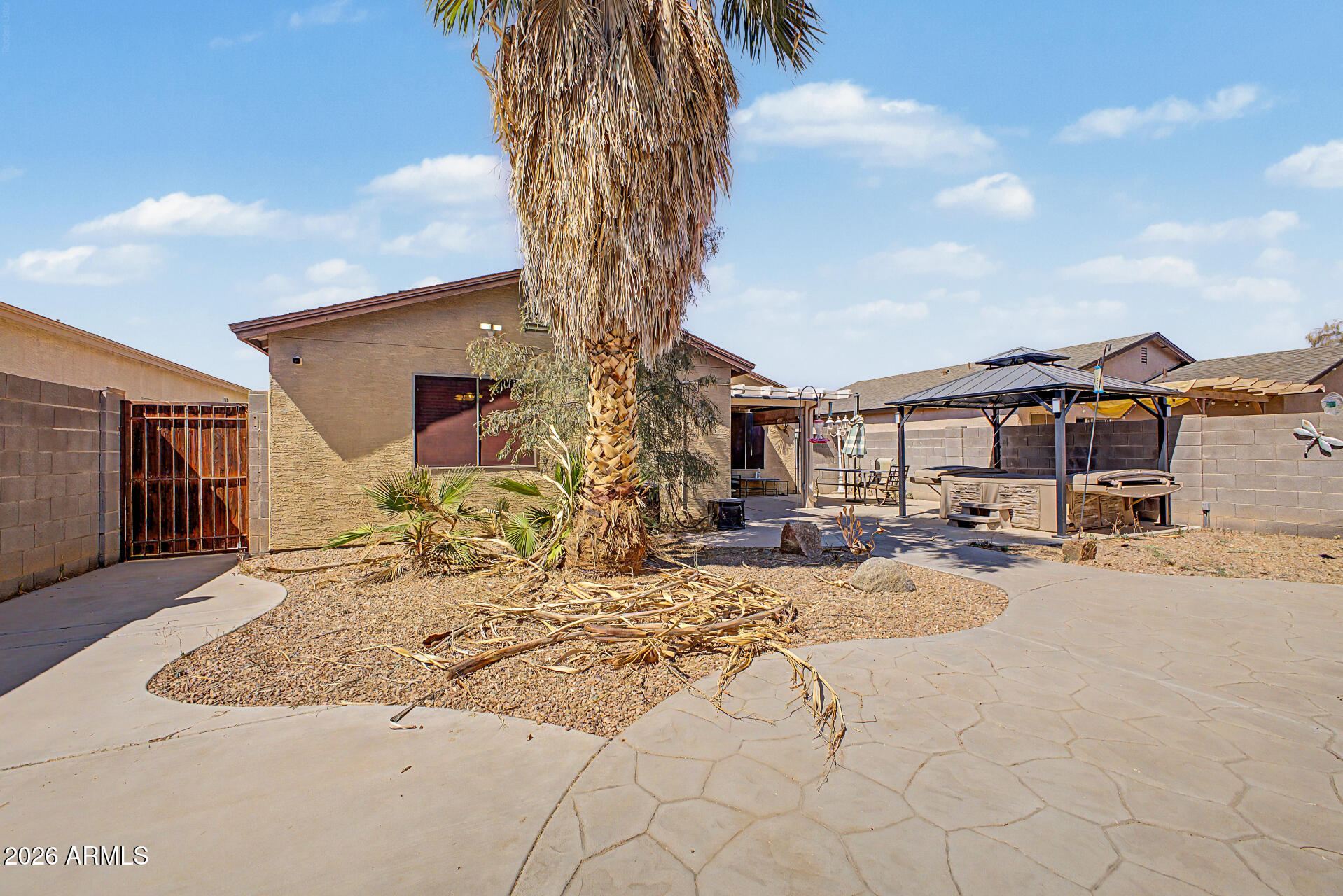 1085 E DESERT ROSE Trail