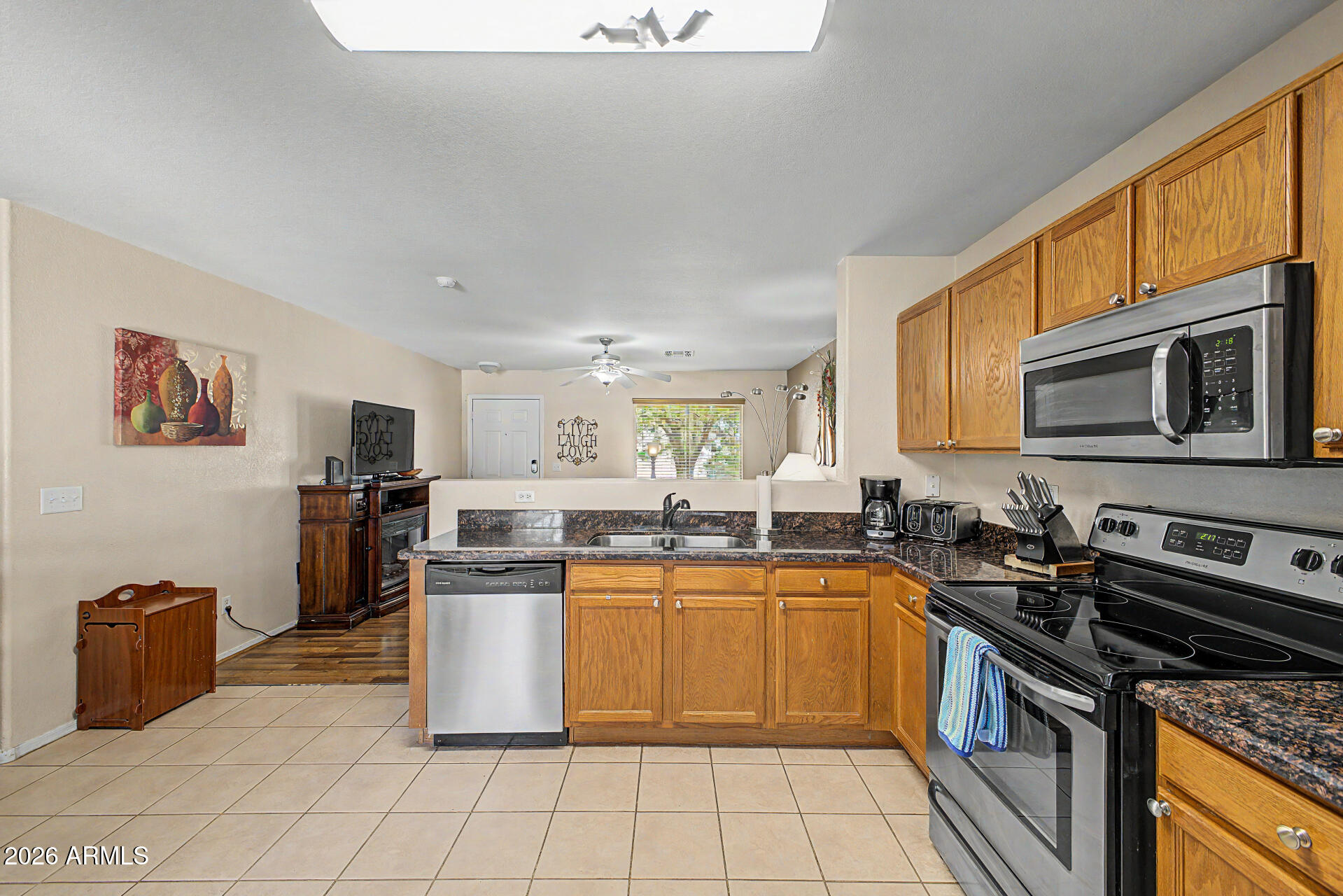 1085 E DESERT ROSE Trail